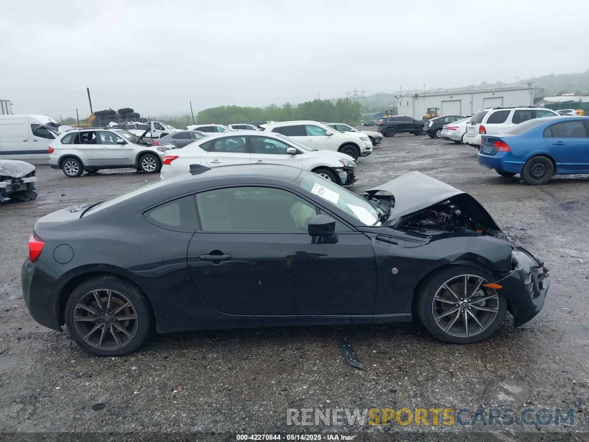 14 fotografías del automóvil dañado JF1ZNAA13L8752423 TOYOTA 86 2020