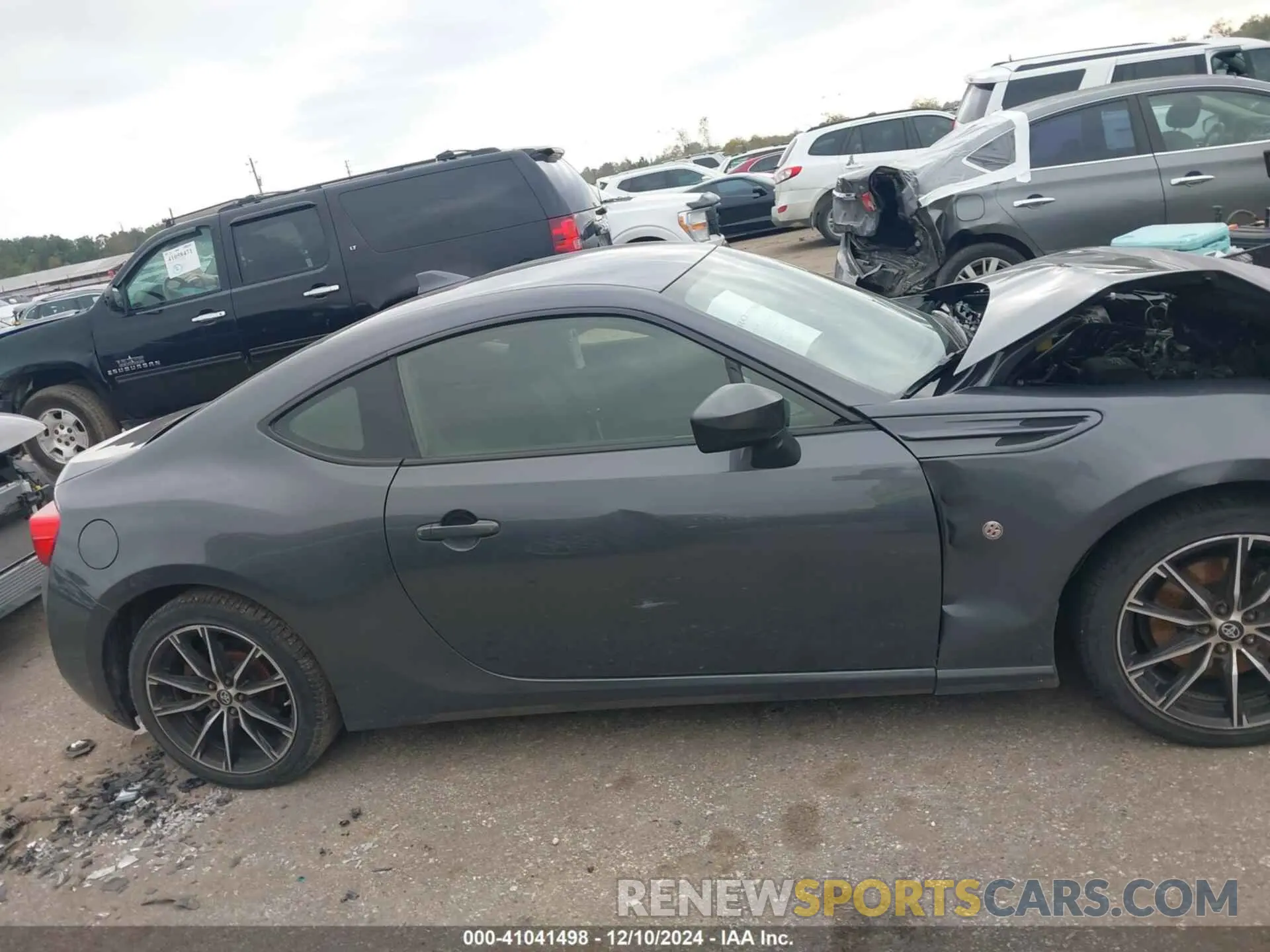 13 fotografías del automóvil dañado JF1ZNAA13L8752857 TOYOTA 86 2020