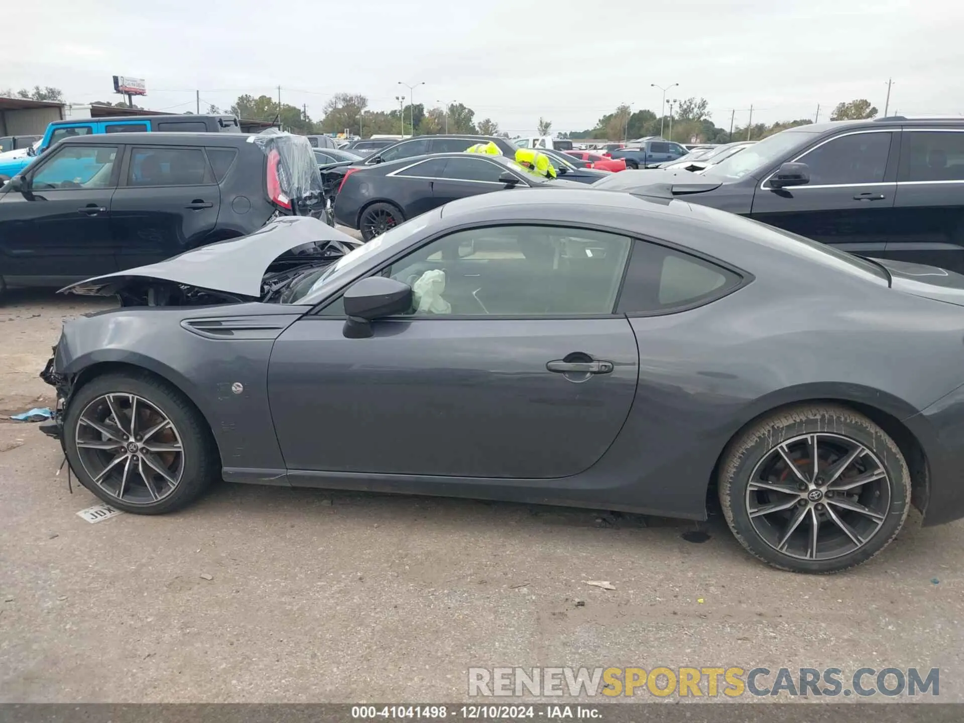 14 fotografías del automóvil dañado JF1ZNAA13L8752857 TOYOTA 86 2020