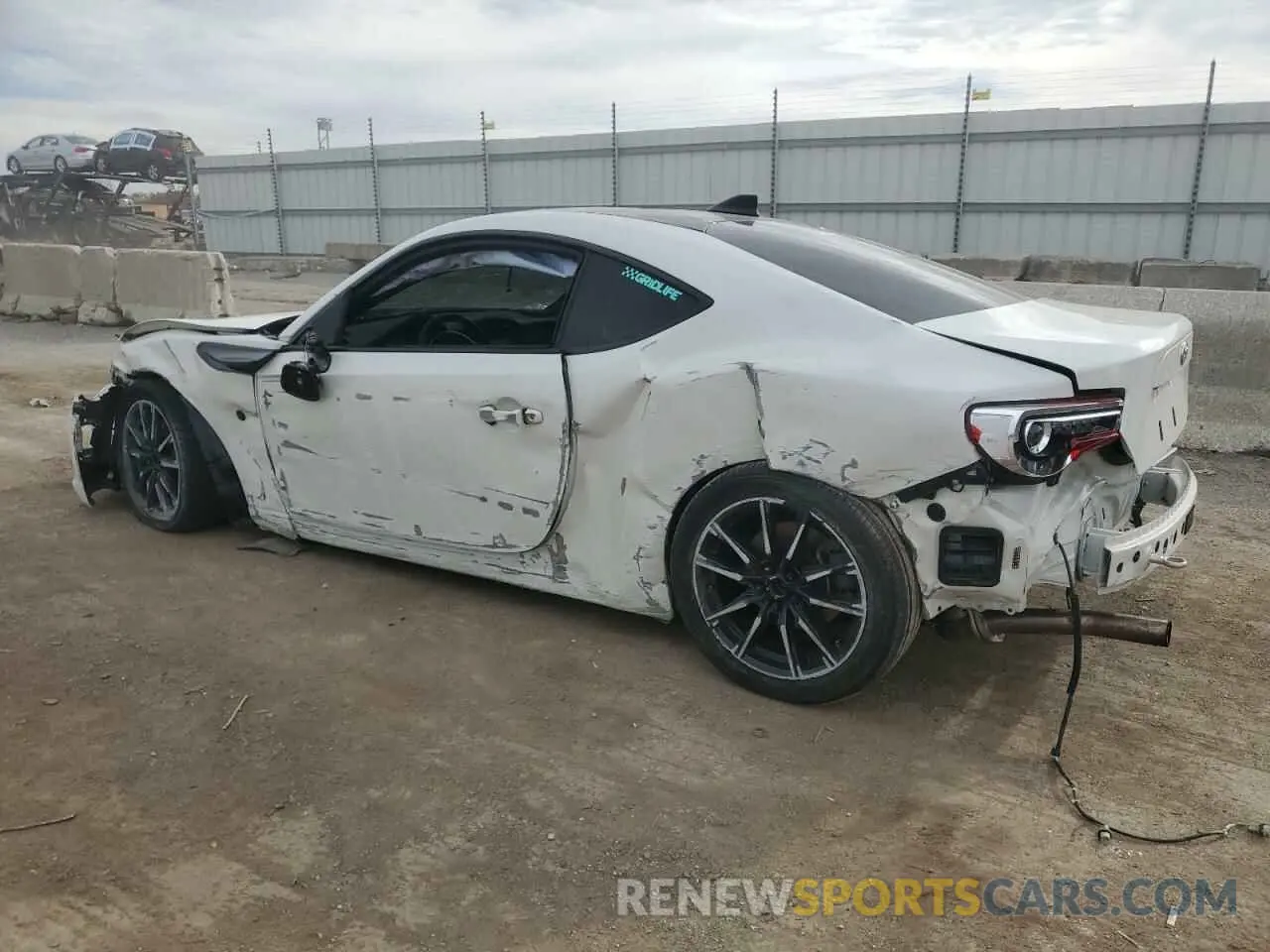 2 fotografías del automóvil dañado JF1ZNAA14L8752088 TOYOTA 86 2020