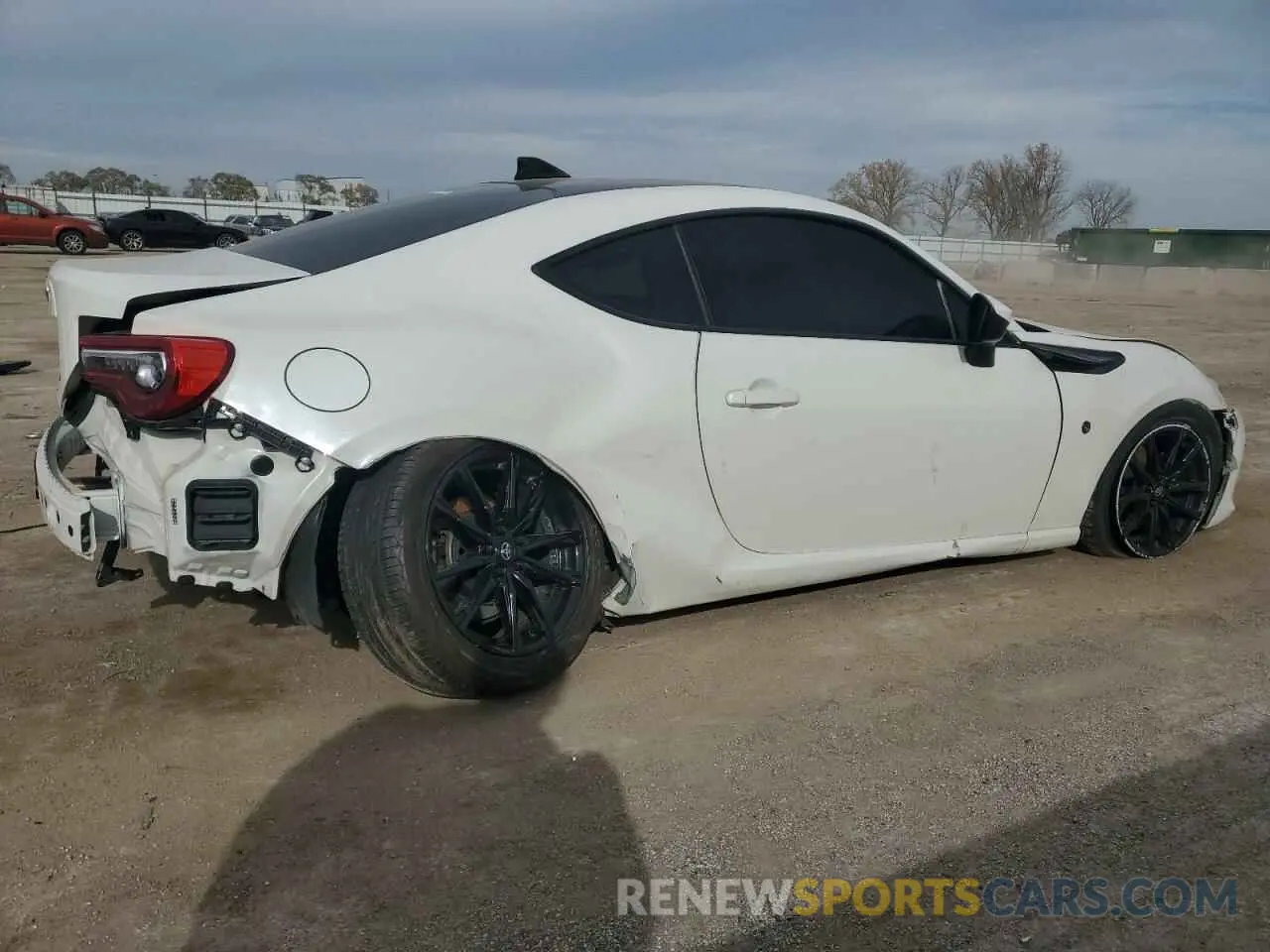 3 fotografías del automóvil dañado JF1ZNAA14L8752088 TOYOTA 86 2020