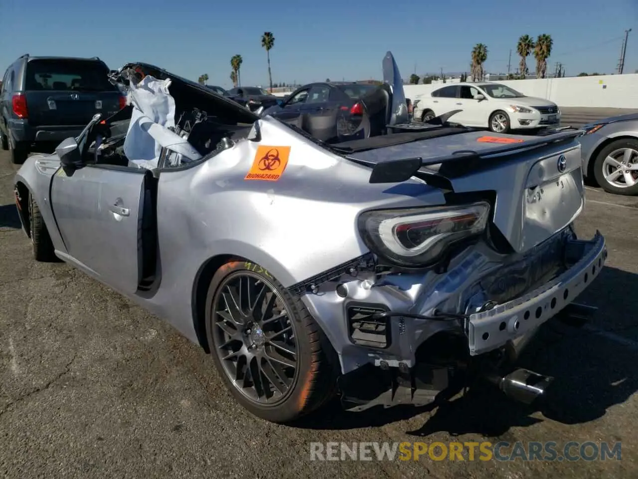 3 fotografías del automóvil dañado JF1ZNAA15L8751516 TOYOTA 86 2020