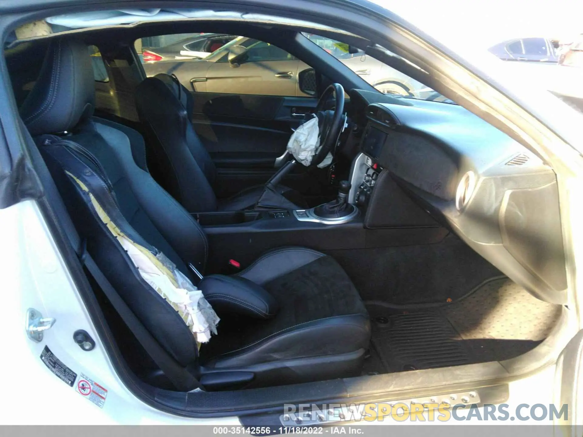 5 fotografías del automóvil dañado JF1ZNAE17L8752029 TOYOTA 86 2020