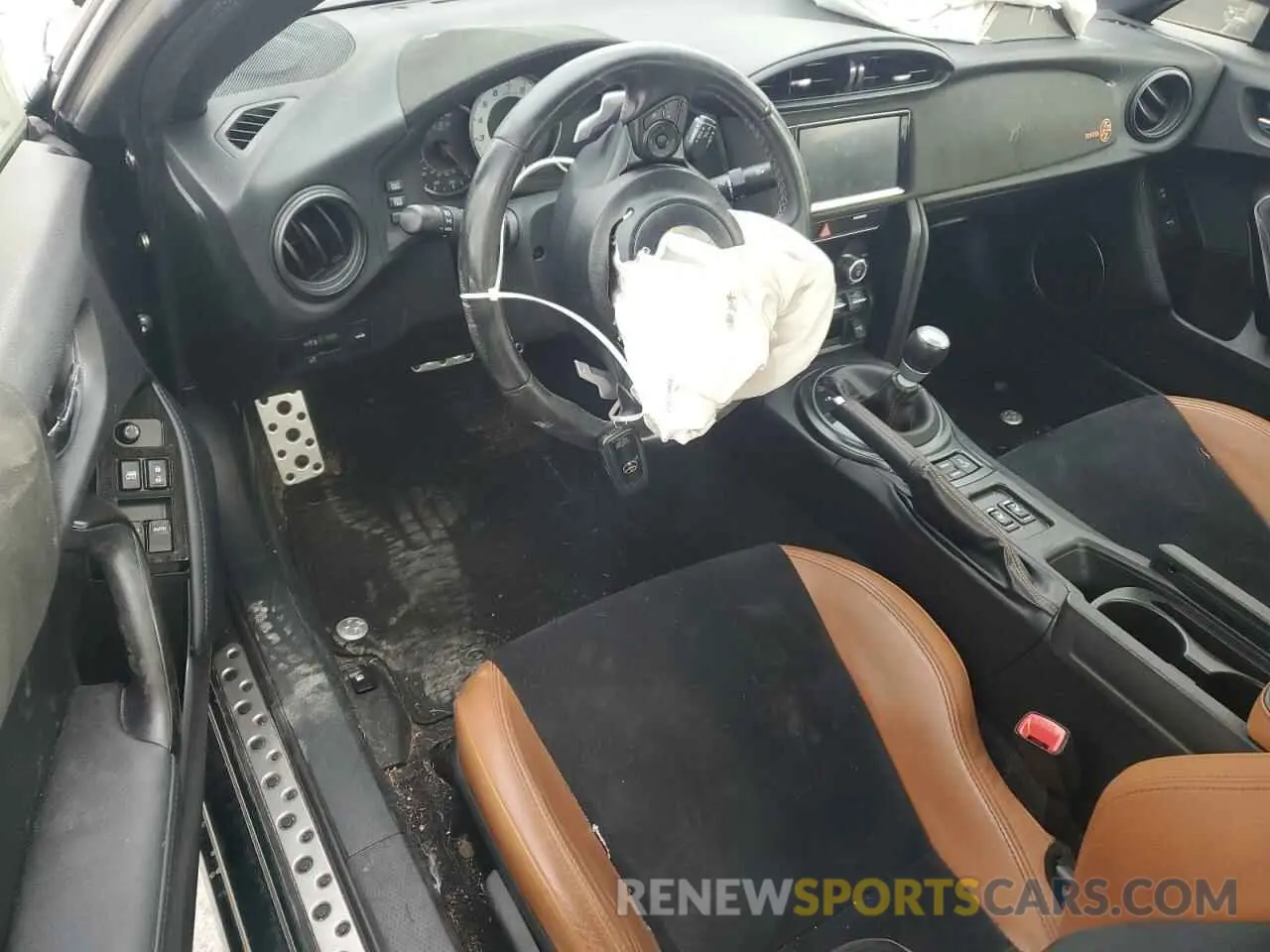 8 fotografías del automóvil dañado JF1ZNAE19L8750704 TOYOTA 86 2020