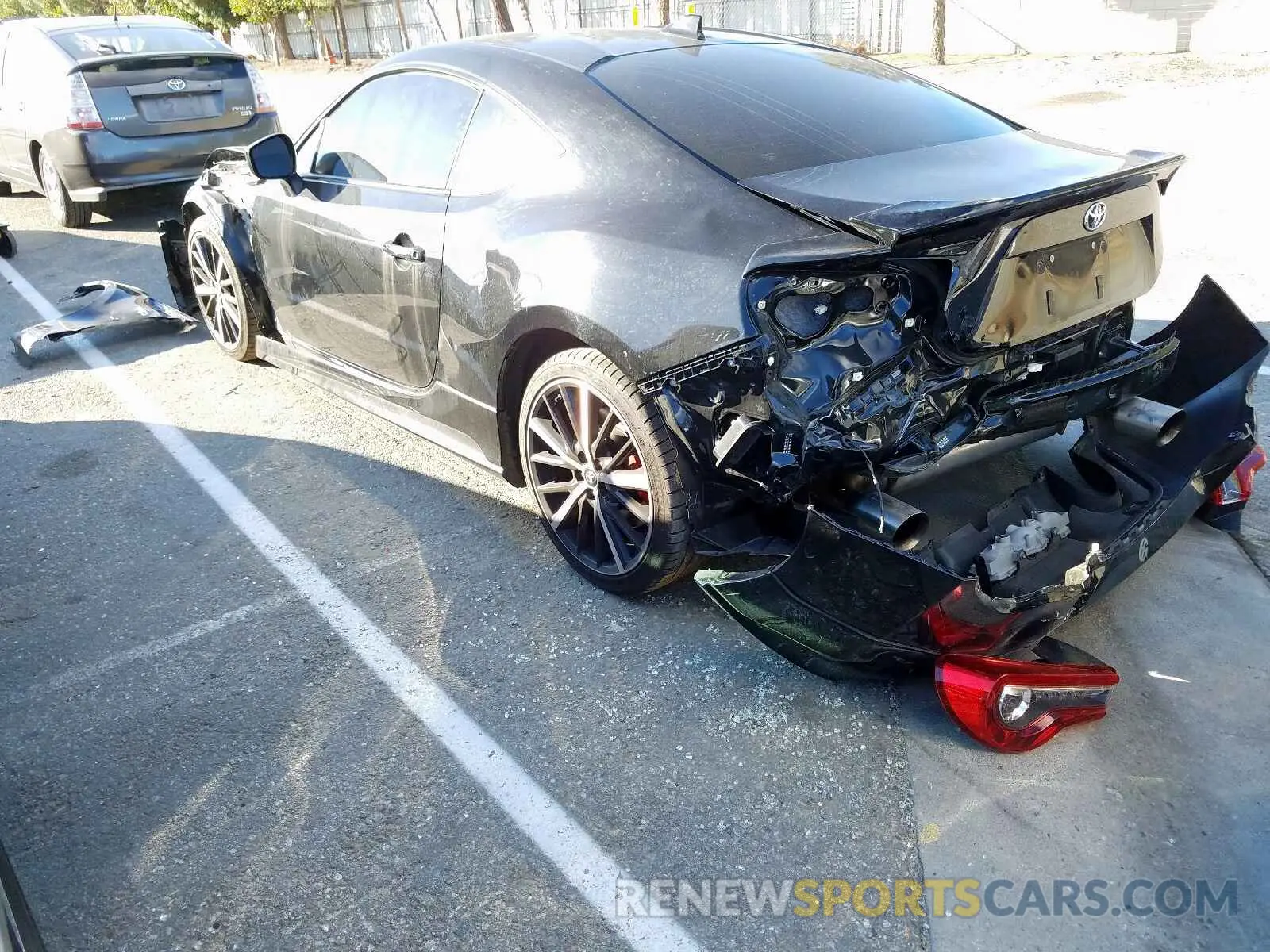 3 fotografías del automóvil dañado JF1ZNAE15K9700567 TOYOTA 86 GT 2019