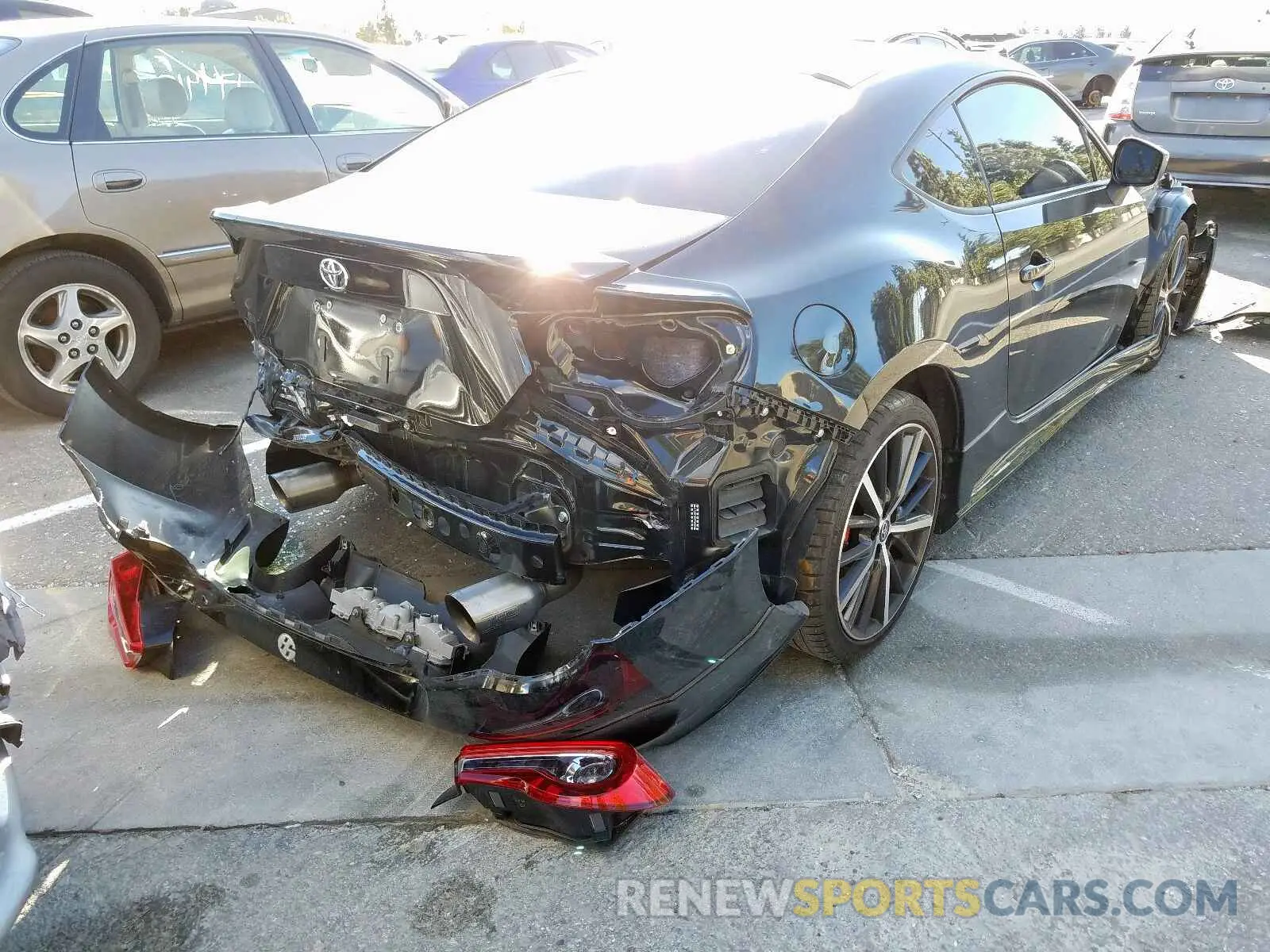 4 fotografías del automóvil dañado JF1ZNAE15K9700567 TOYOTA 86 GT 2019