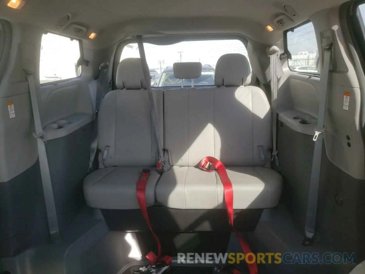 10 fotografías del automóvil dañado 5TDYZ3DC2KS002489 TOYOTA All Models 2019