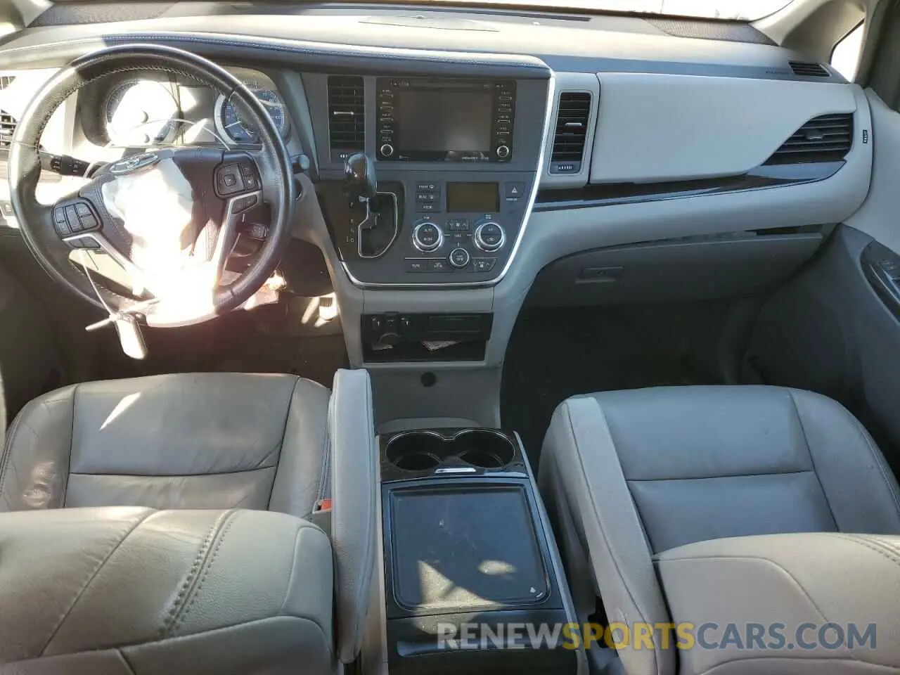 8 fotografías del automóvil dañado 5TDYZ3DC8KS986781 TOYOTA All Models 2019