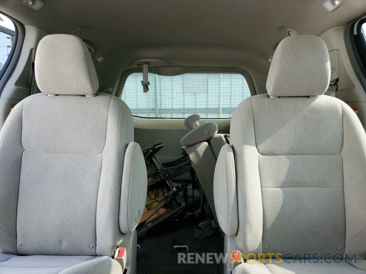 10 fotografías del automóvil dañado 5TDZZ3DC4KS008203 TOYOTA All Models 2019