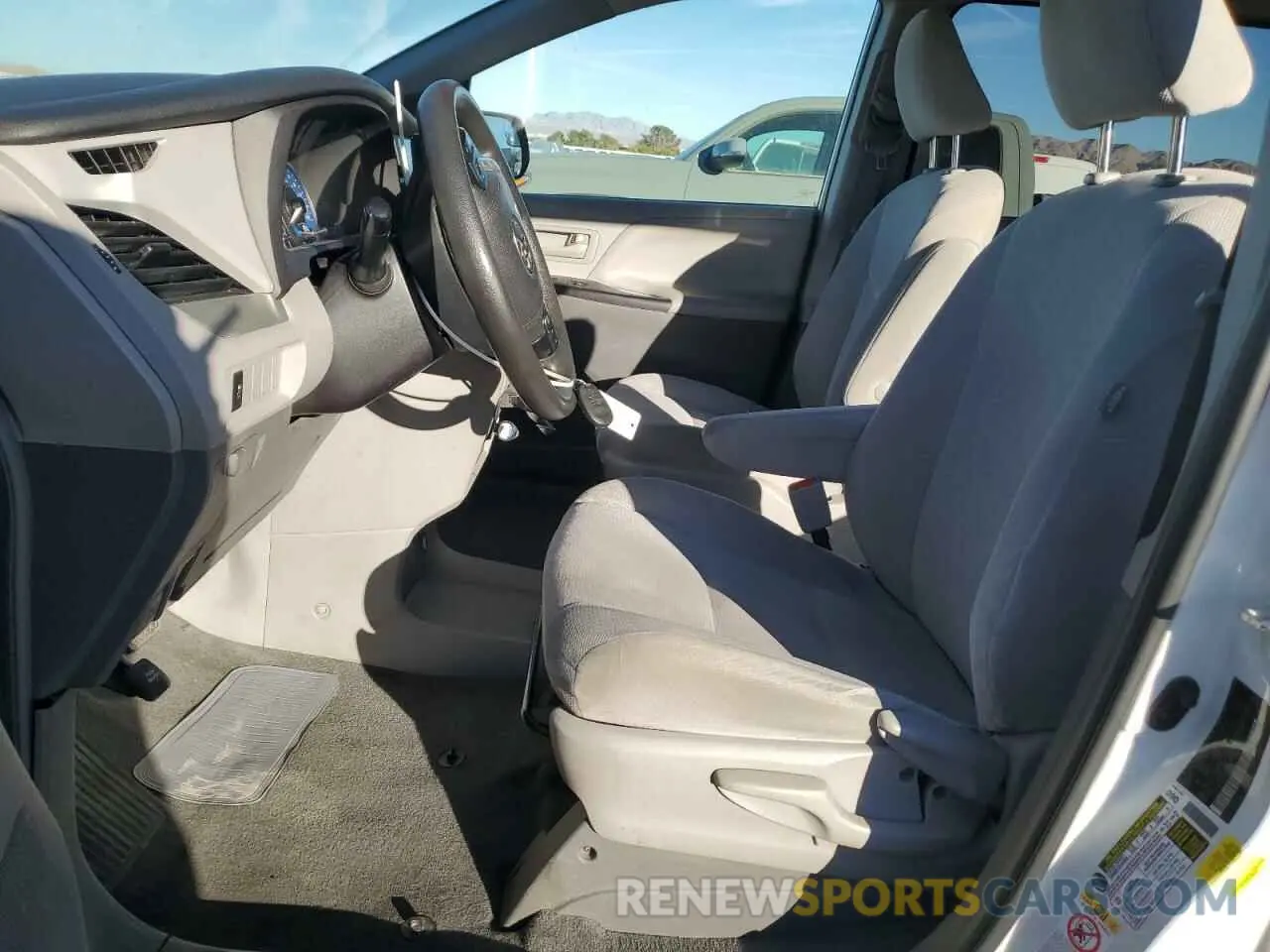 7 fotografías del automóvil dañado 5TDZZ3DC6KS008266 TOYOTA All Models 2019