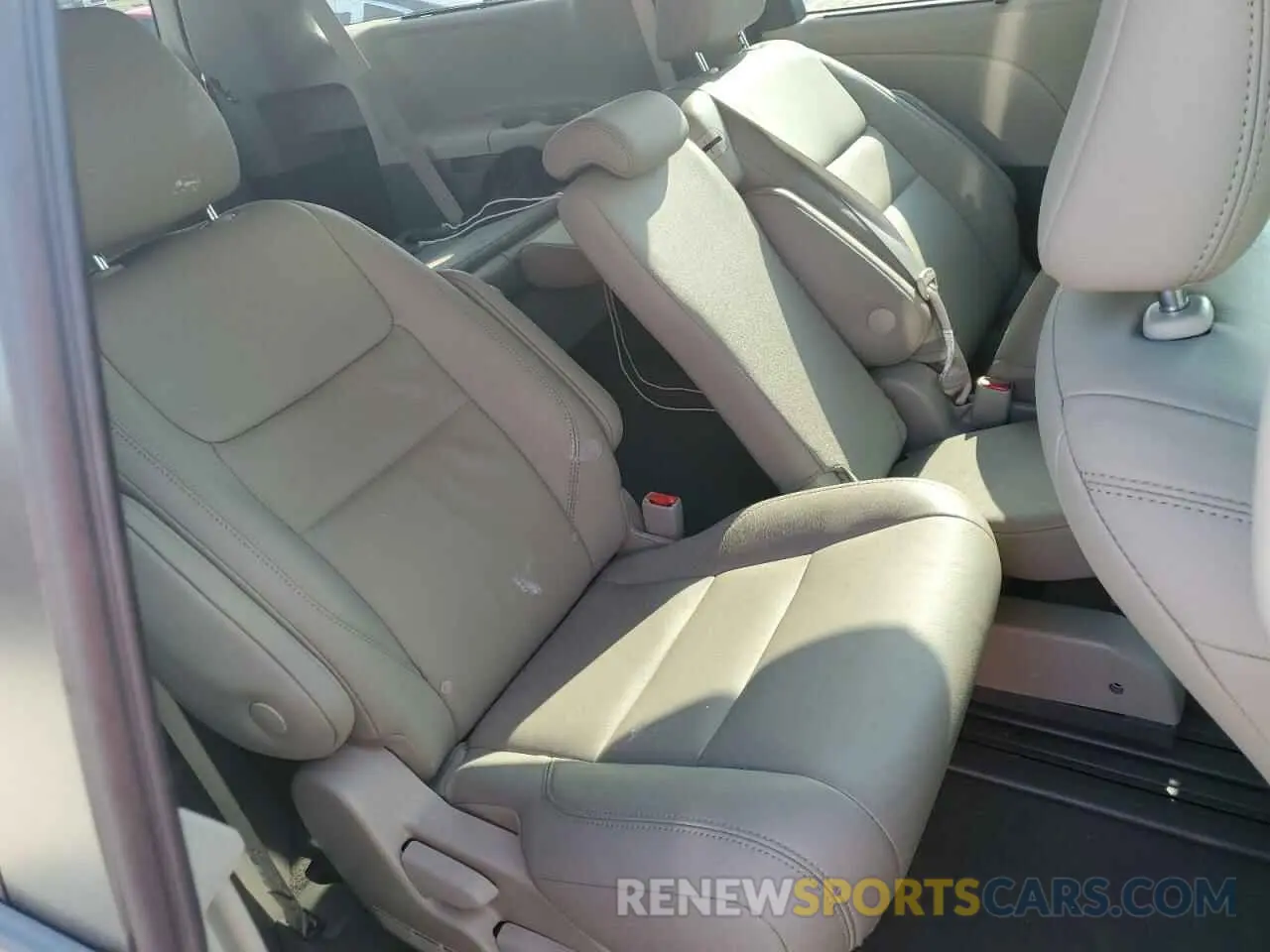11 fotografías del automóvil dañado 5TDYZ3DC1LS024792 TOYOTA All Models 2020