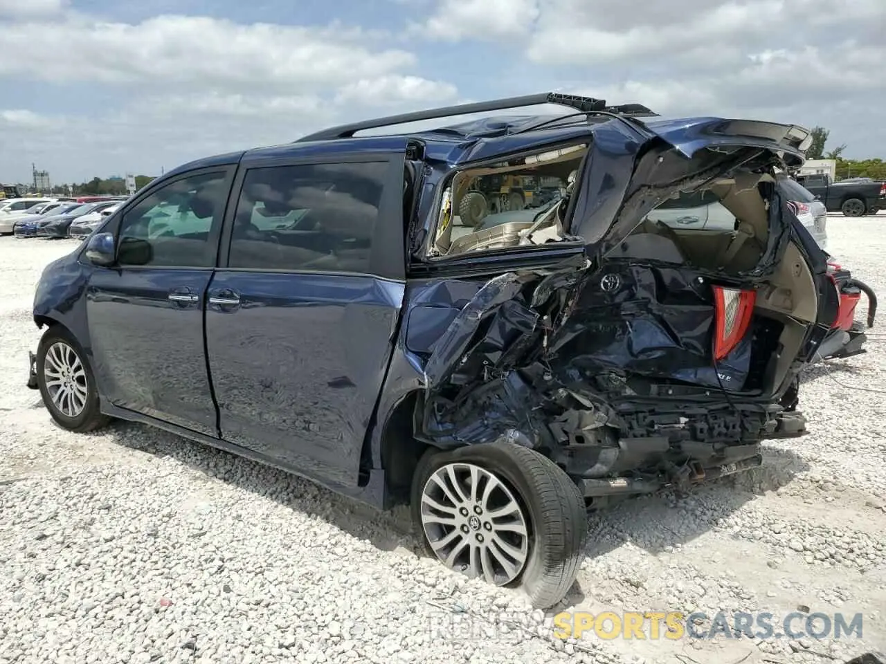 2 fotografías del automóvil dañado 5TDYZ3DC2LS026700 TOYOTA All Models 2020