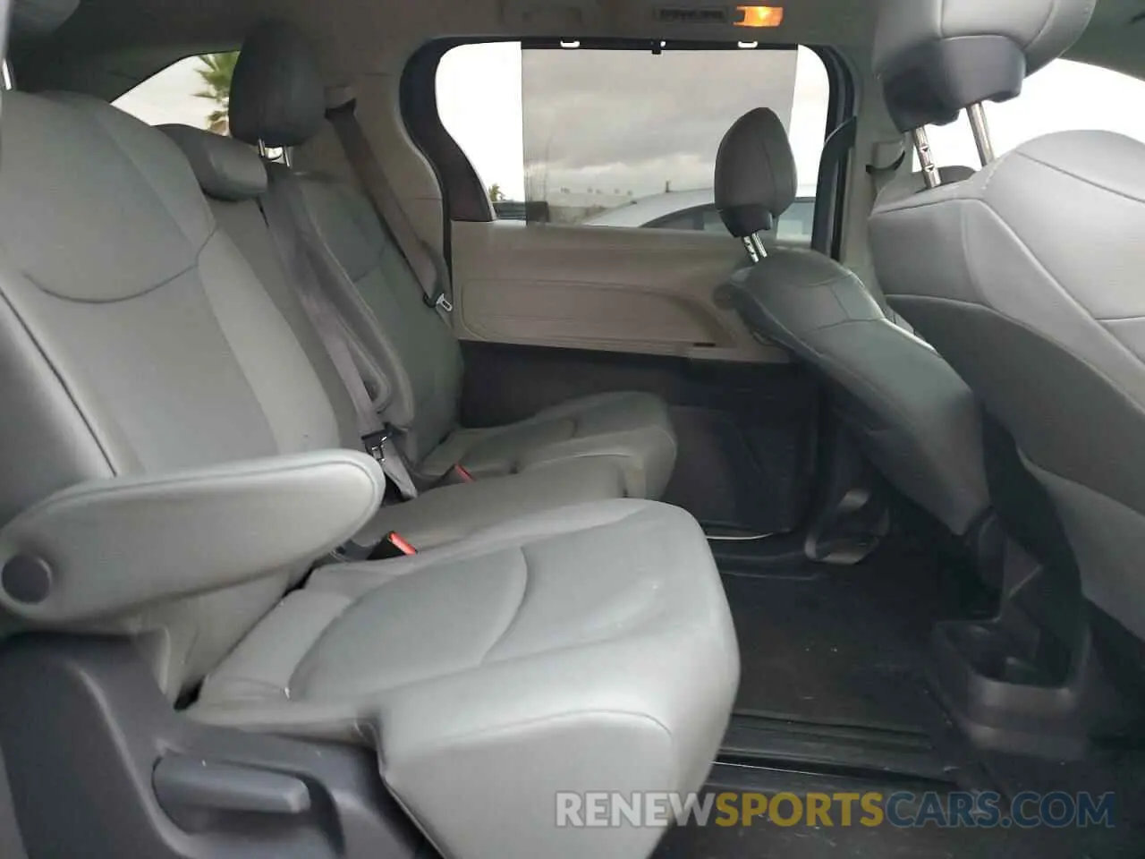 11 fotografías del automóvil dañado 5TDJRKEC3MS038141 TOYOTA All Models 2021