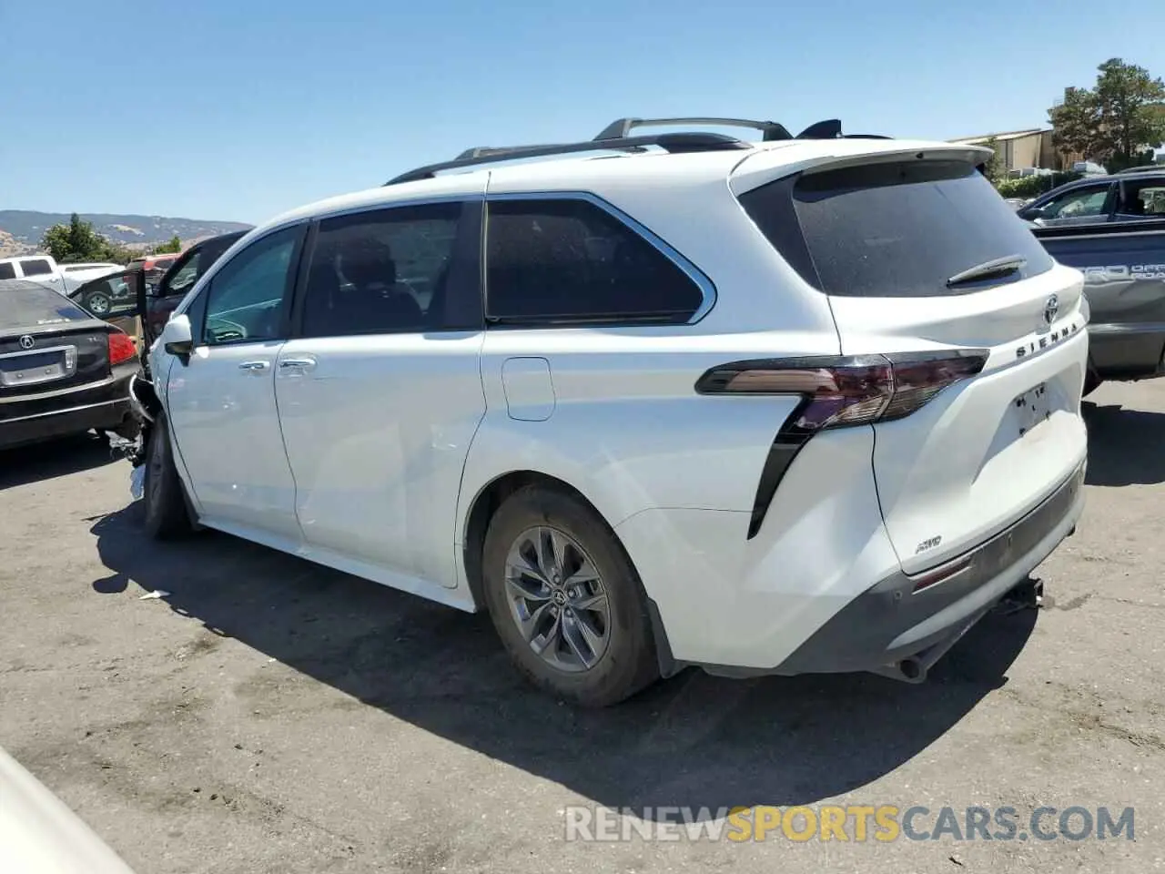 2 fotografías del automóvil dañado 5TDYSKFC4PS076757 TOYOTA All Models 2023
