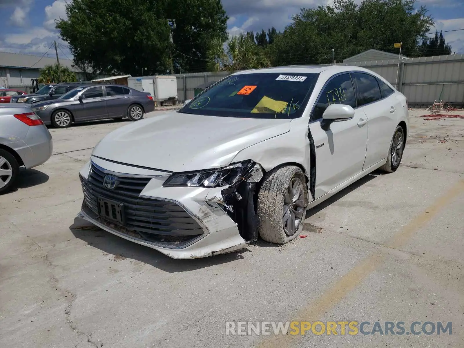 2 fotografías del automóvil dañado 4T1B21FB0KU007491 TOYOTA AVALON 2019