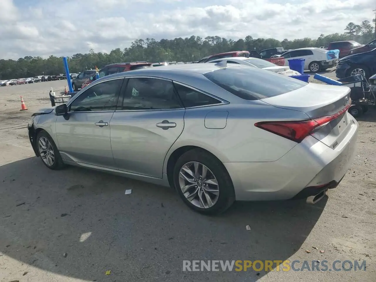 2 fotografías del automóvil dañado 4T1BZ1FB0KU031186 TOYOTA AVALON 2019