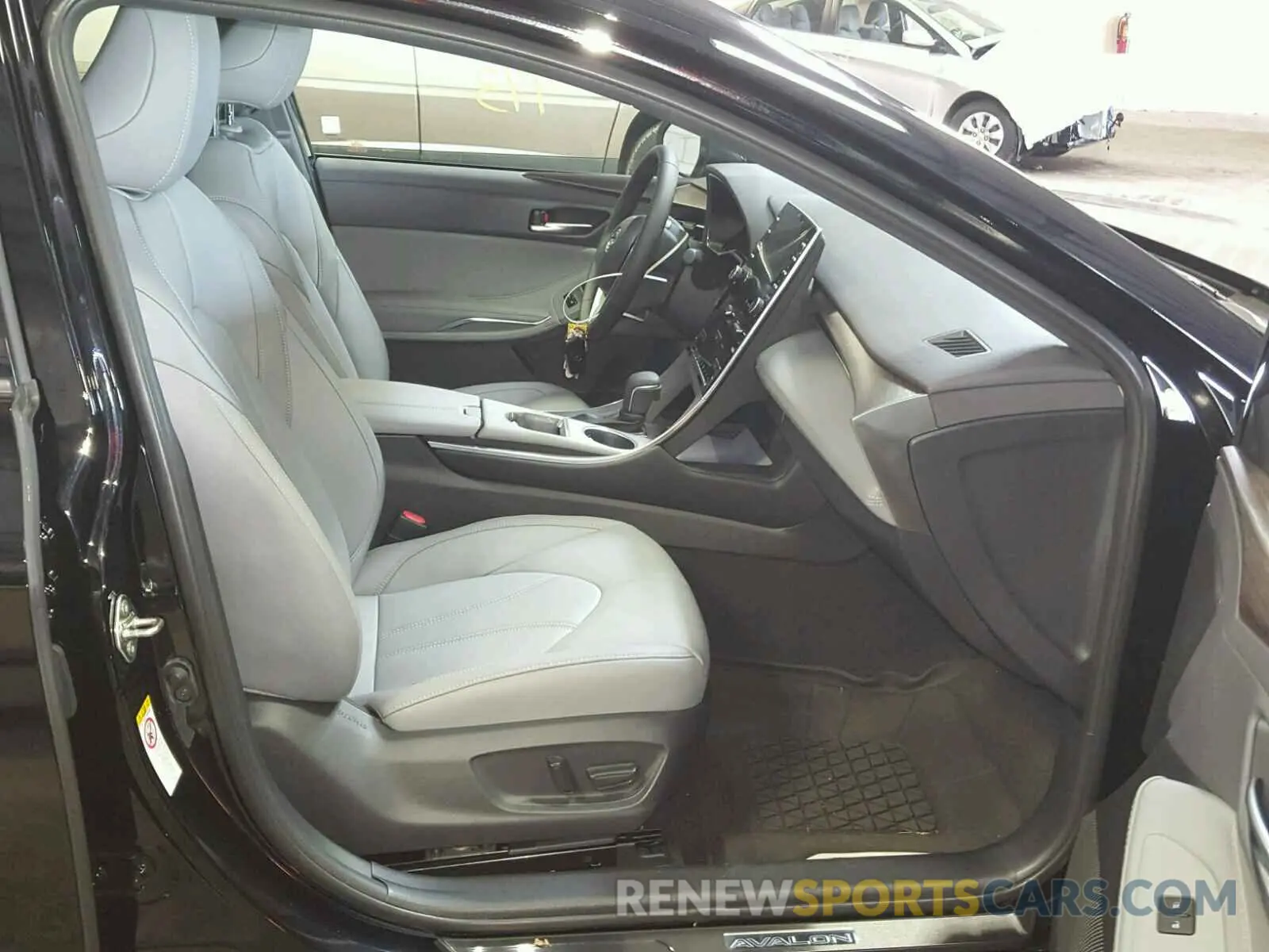 5 fotografías del automóvil dañado 4T1BZ1FB1KU003364 TOYOTA AVALON 2019