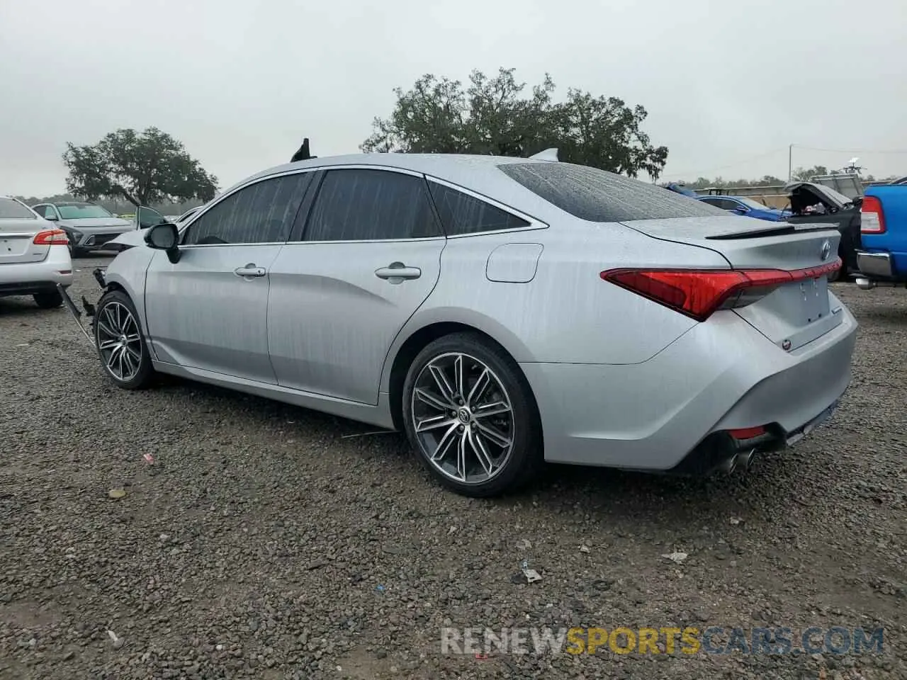 2 fotografías del automóvil dañado 4T1BZ1FB1KU010878 TOYOTA AVALON 2019