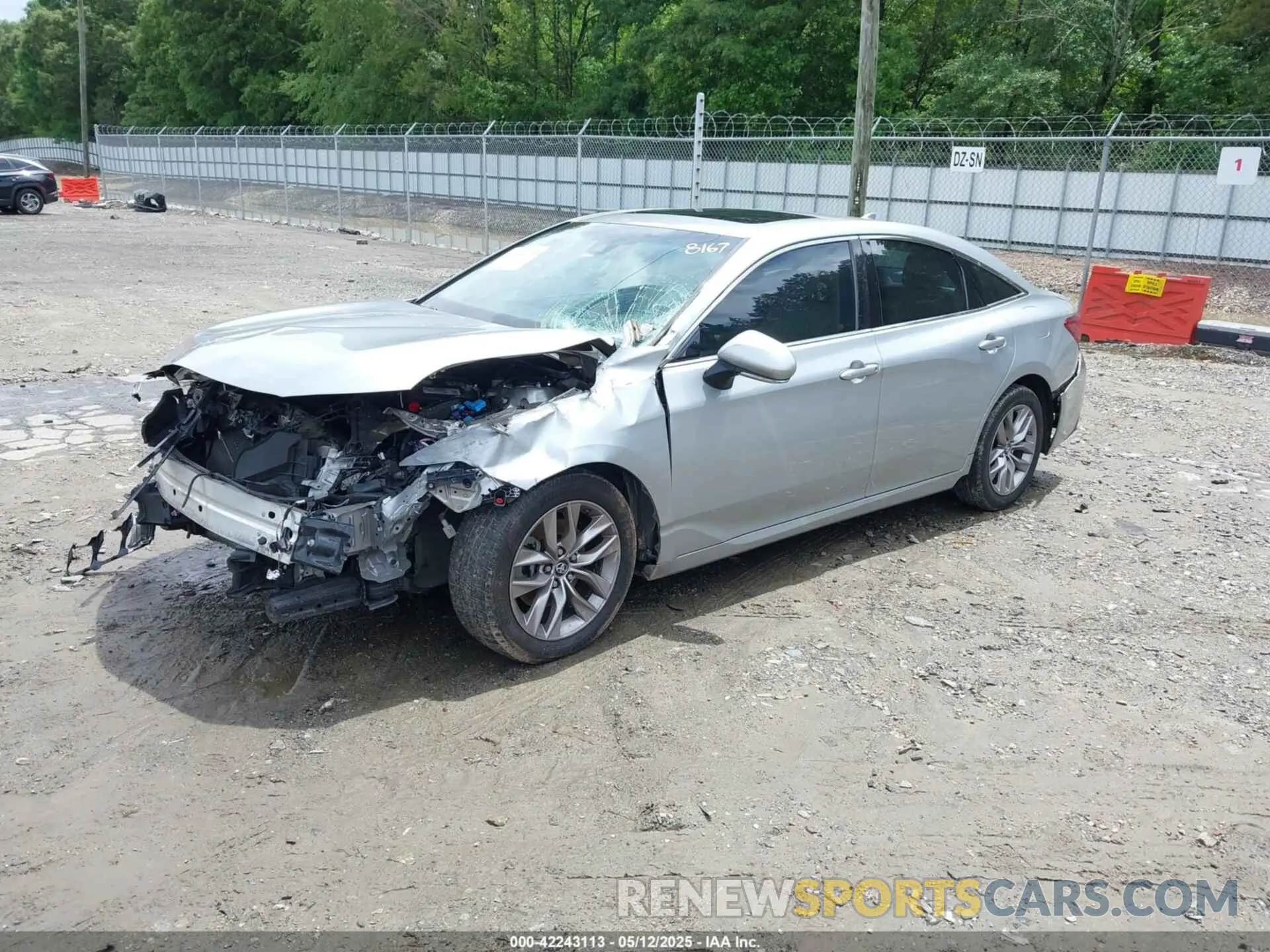 2 fotografías del automóvil dañado 4T1BZ1FB2KU008167 TOYOTA AVALON 2019