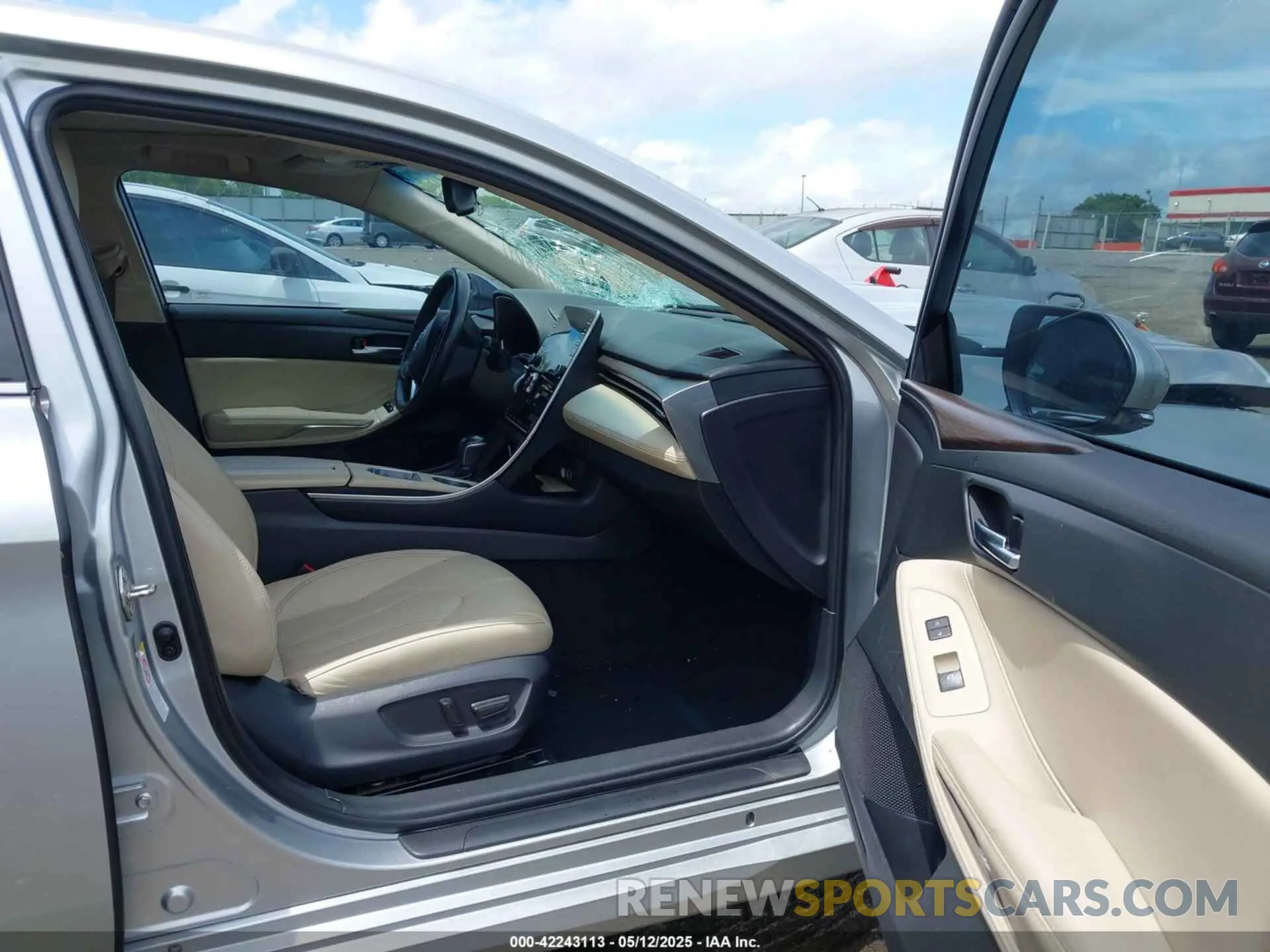 5 fotografías del automóvil dañado 4T1BZ1FB2KU008167 TOYOTA AVALON 2019
