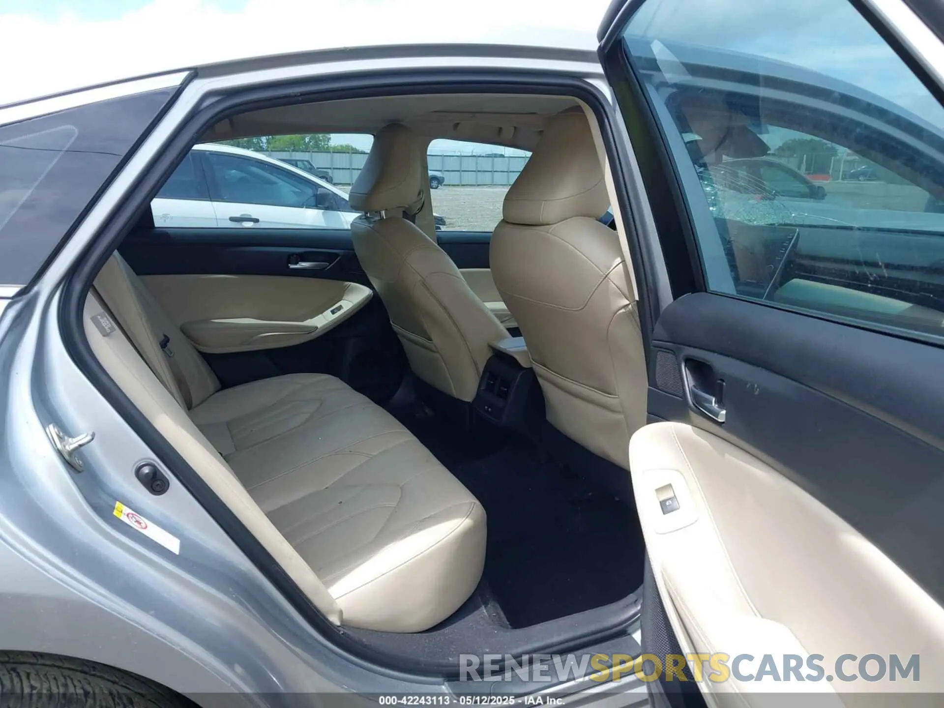 8 fotografías del automóvil dañado 4T1BZ1FB2KU008167 TOYOTA AVALON 2019