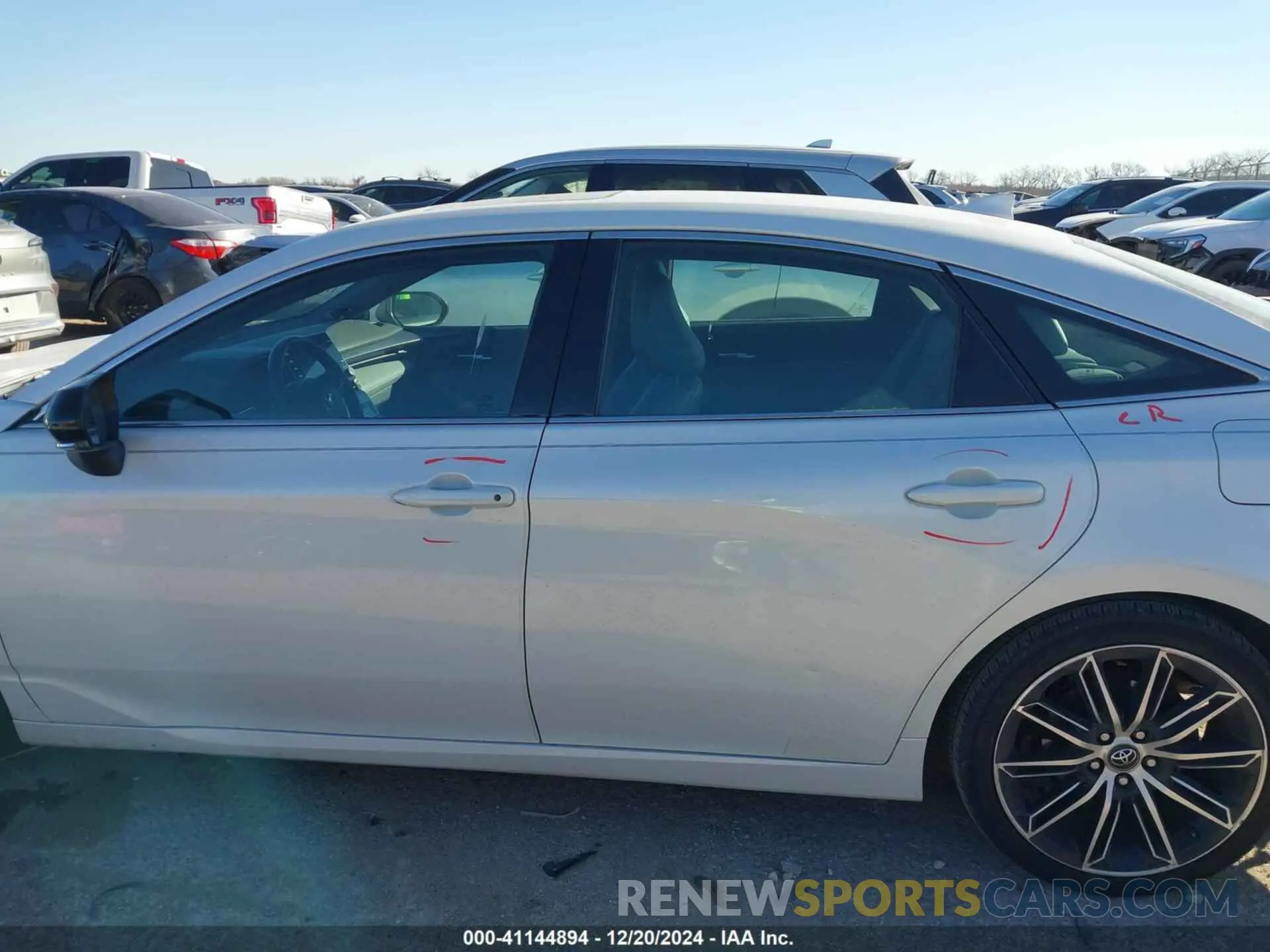 14 fotografías del automóvil dañado 4T1BZ1FB2KU008198 TOYOTA AVALON 2019