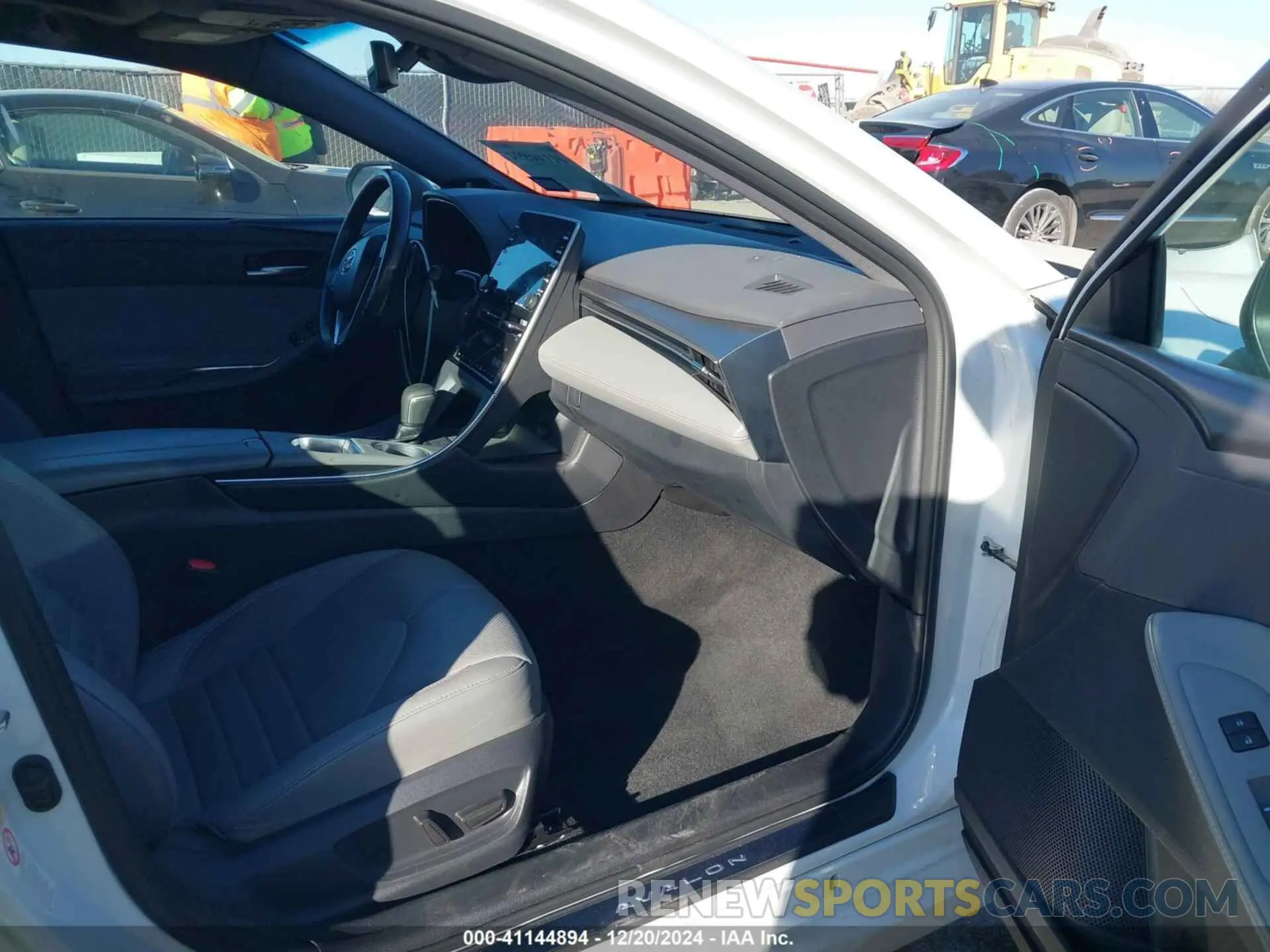 5 fotografías del automóvil dañado 4T1BZ1FB2KU008198 TOYOTA AVALON 2019
