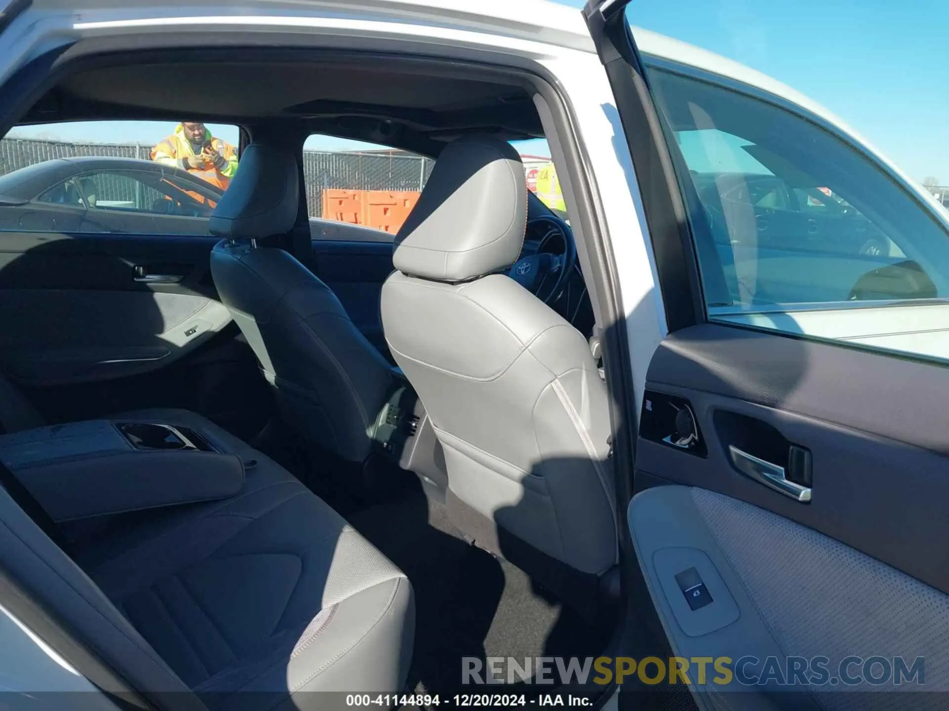 8 fotografías del automóvil dañado 4T1BZ1FB2KU008198 TOYOTA AVALON 2019