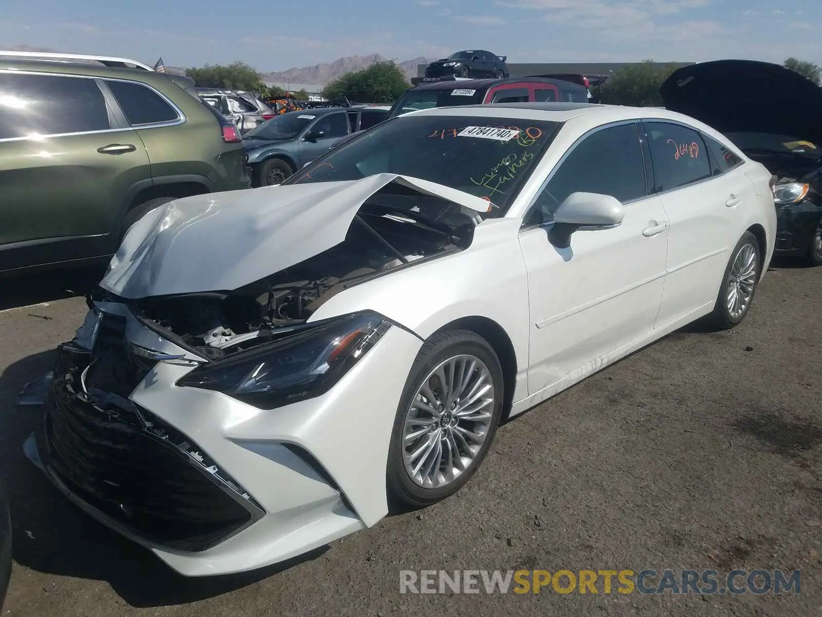 2 fotografías del automóvil dañado 4T1BZ1FB2KU013739 TOYOTA AVALON 2019
