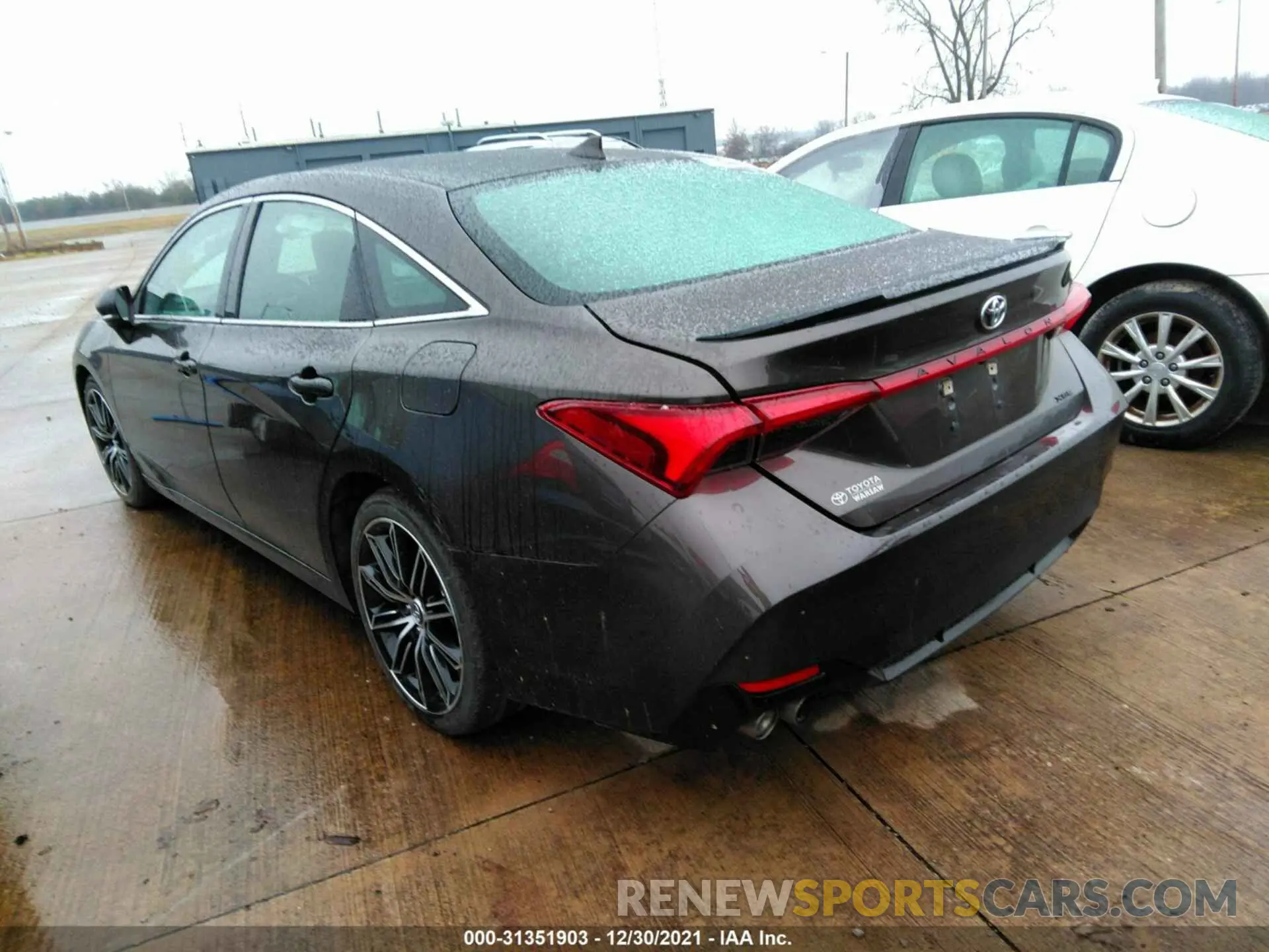 3 fotografías del automóvil dañado 4T1BZ1FB6KU037848 TOYOTA AVALON 2019