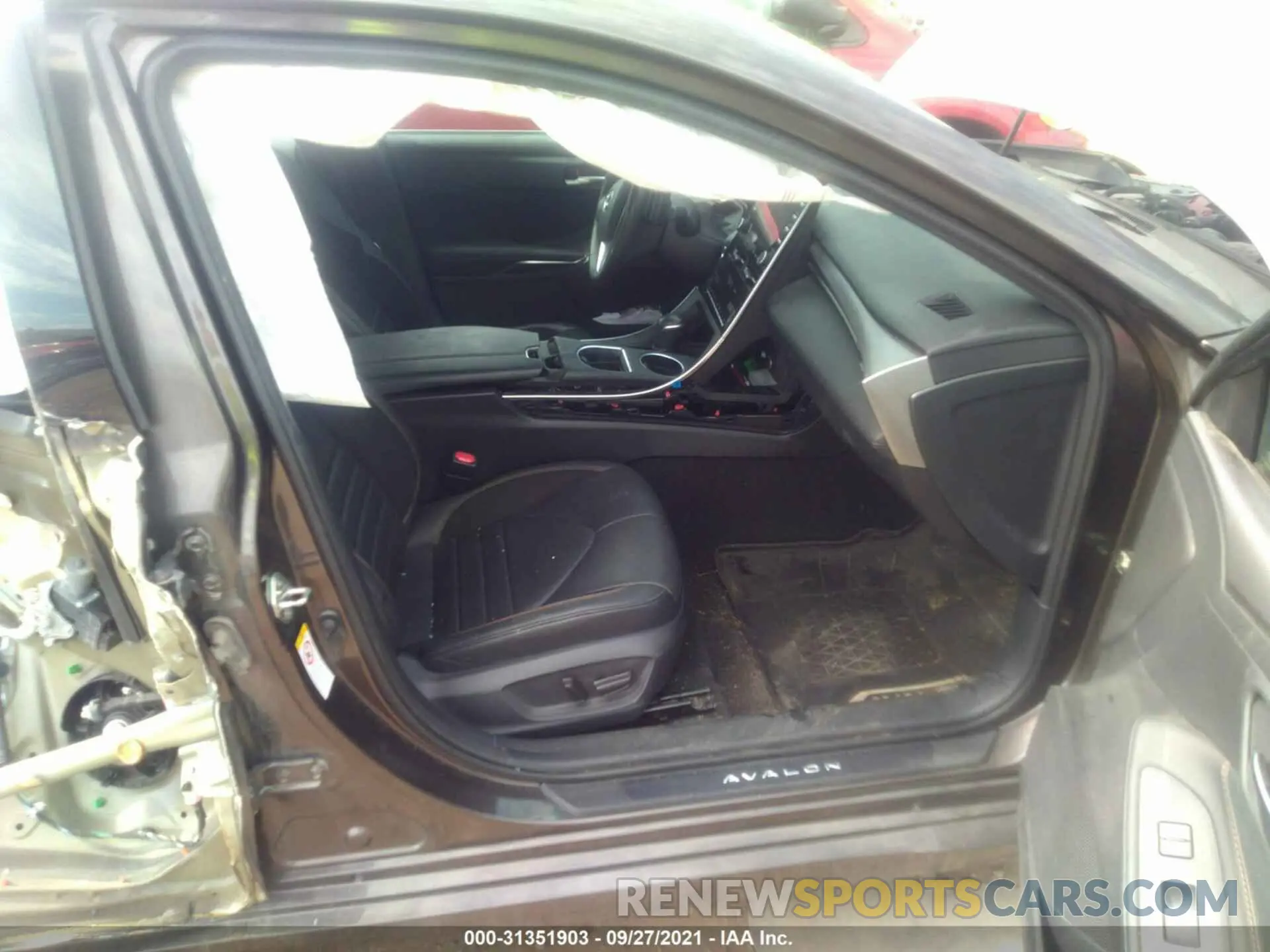 5 fotografías del automóvil dañado 4T1BZ1FB6KU037848 TOYOTA AVALON 2019