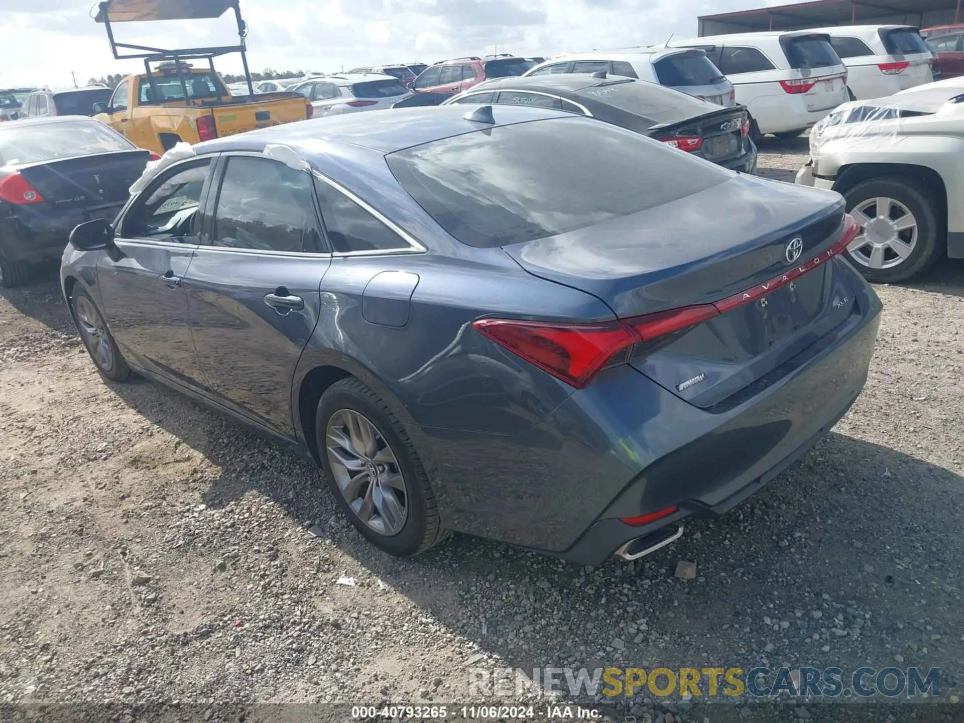 3 fotografías del automóvil dañado 4T1BZ1FB8KU003569 TOYOTA AVALON 2019