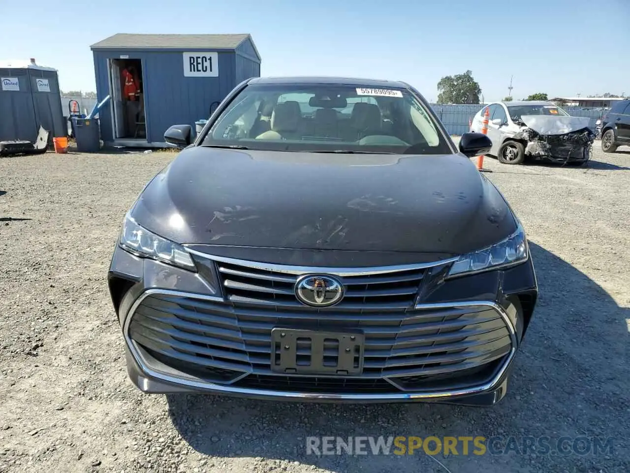 5 fotografías del automóvil dañado 4T1BZ1FB8KU014555 TOYOTA AVALON 2019