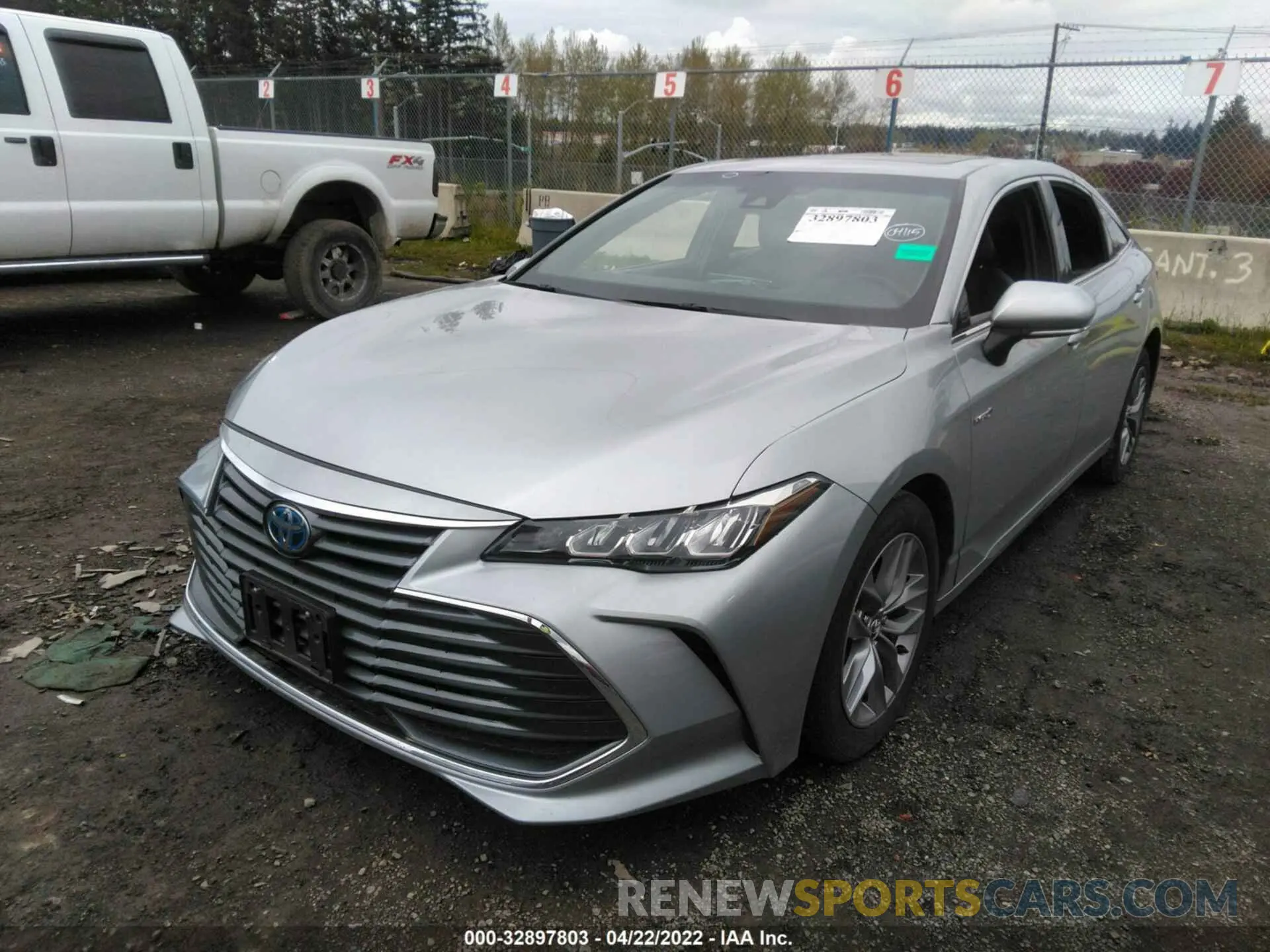 2 fotografías del automóvil dañado 4T1A21FB3LU015467 TOYOTA AVALON 2020