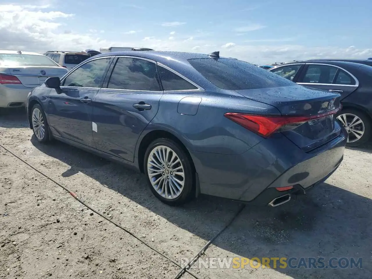 2 fotografías del automóvil dañado 4T1CZ1FB8LU052437 TOYOTA AVALON 2020