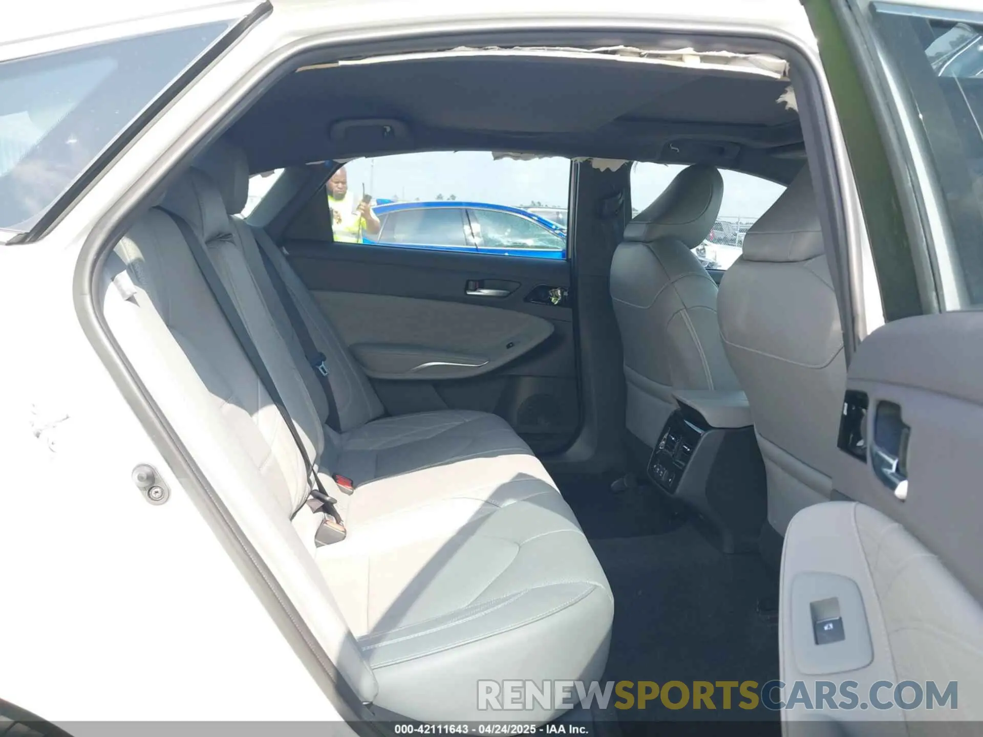 8 fotografías del automóvil dañado 4T1CZ1FB9LU045562 TOYOTA AVALON 2020