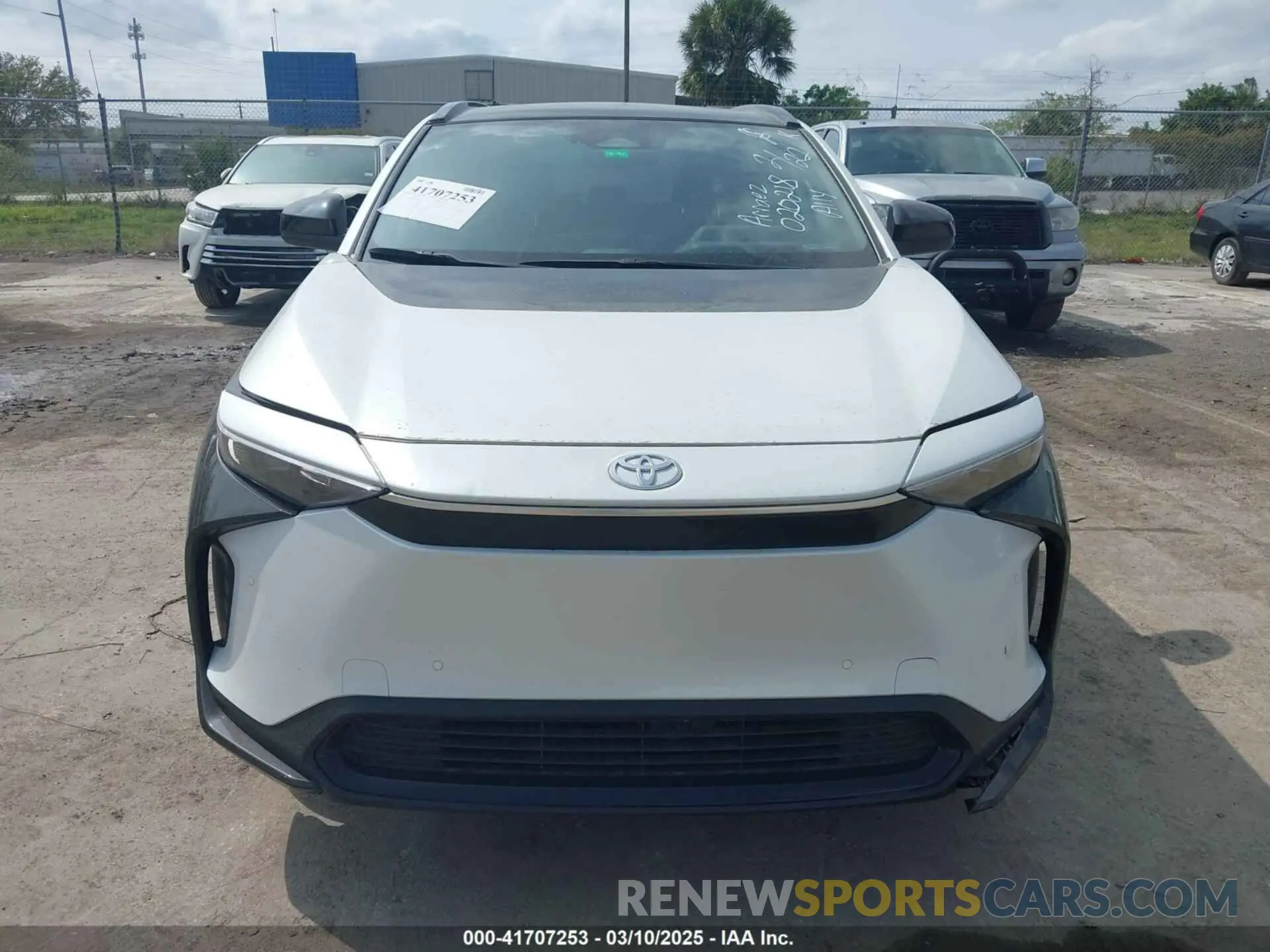 12 fotografías del automóvil dañado JTMAAAAA0PA020218 TOYOTA BZ4X 2023