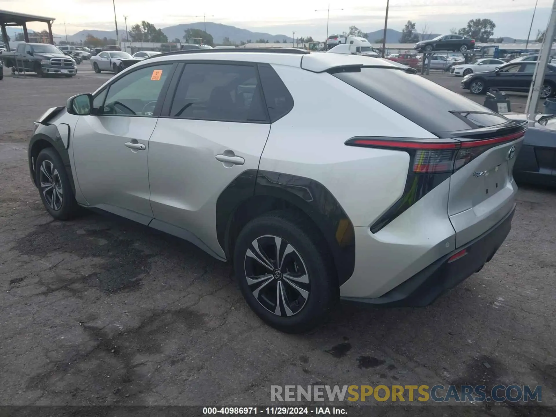 3 fotografías del automóvil dañado JTMAAAAA5PA023390 TOYOTA BZ4X 2023