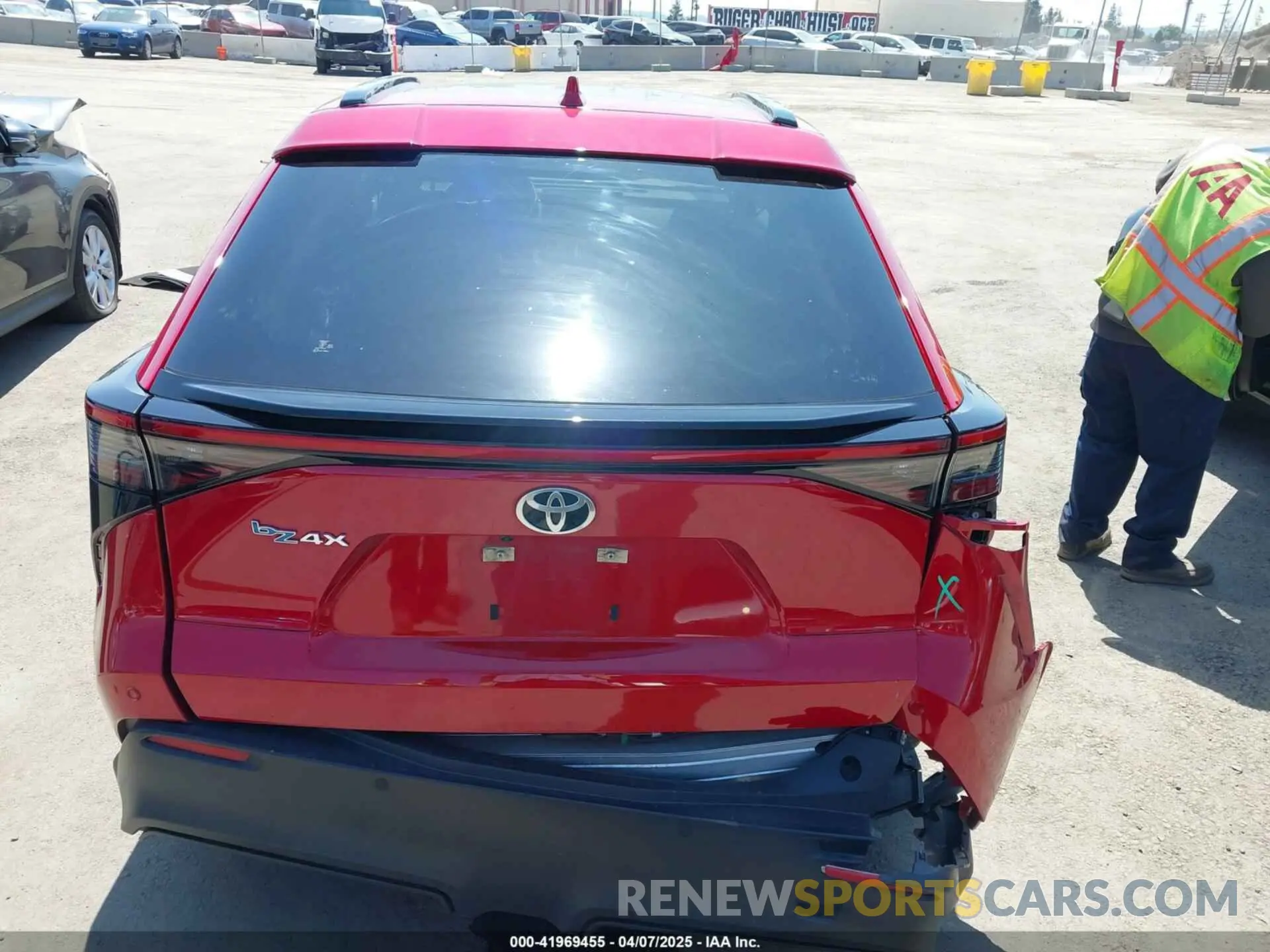 17 fotografías del automóvil dañado JTMAAAAA6PA000832 TOYOTA BZ4X 2023