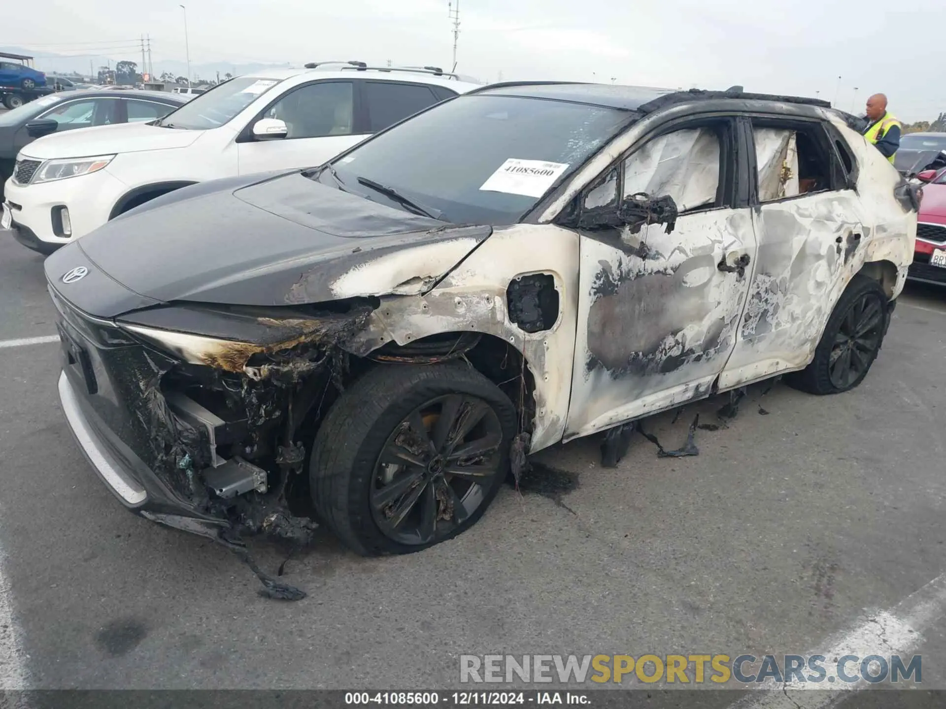 2 fotografías del automóvil dañado JTMAAAAAXPA018380 TOYOTA BZ4X 2023