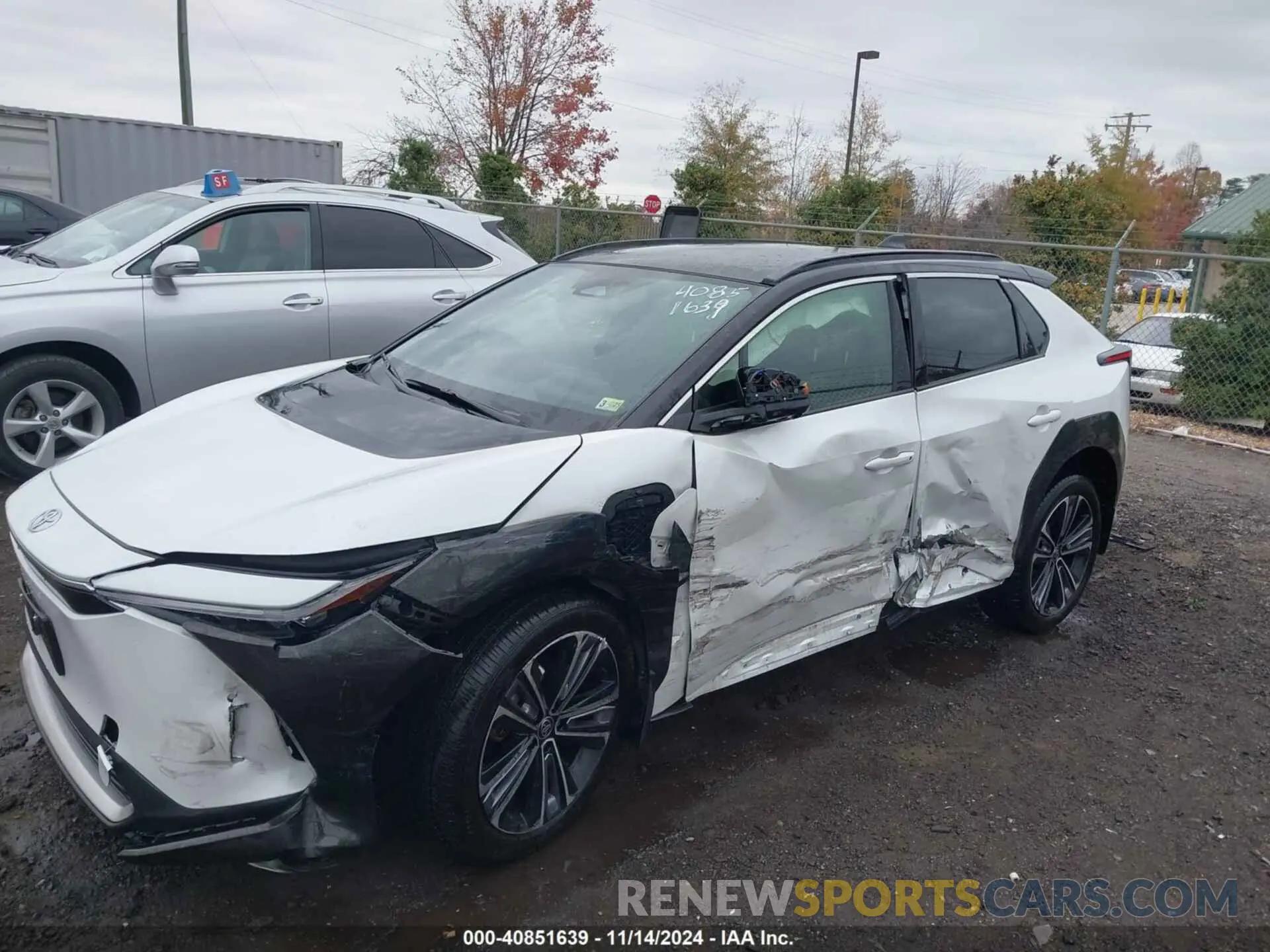 2 fotografías del automóvil dañado JTMABACA3PA006422 TOYOTA BZ4X 2023