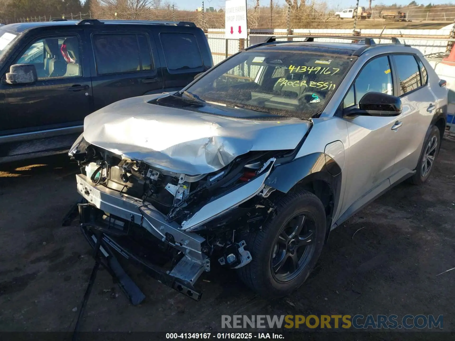 2 fotografías del automóvil dañado JTMAAAAA1RA045888 TOYOTA BZ4X 2024