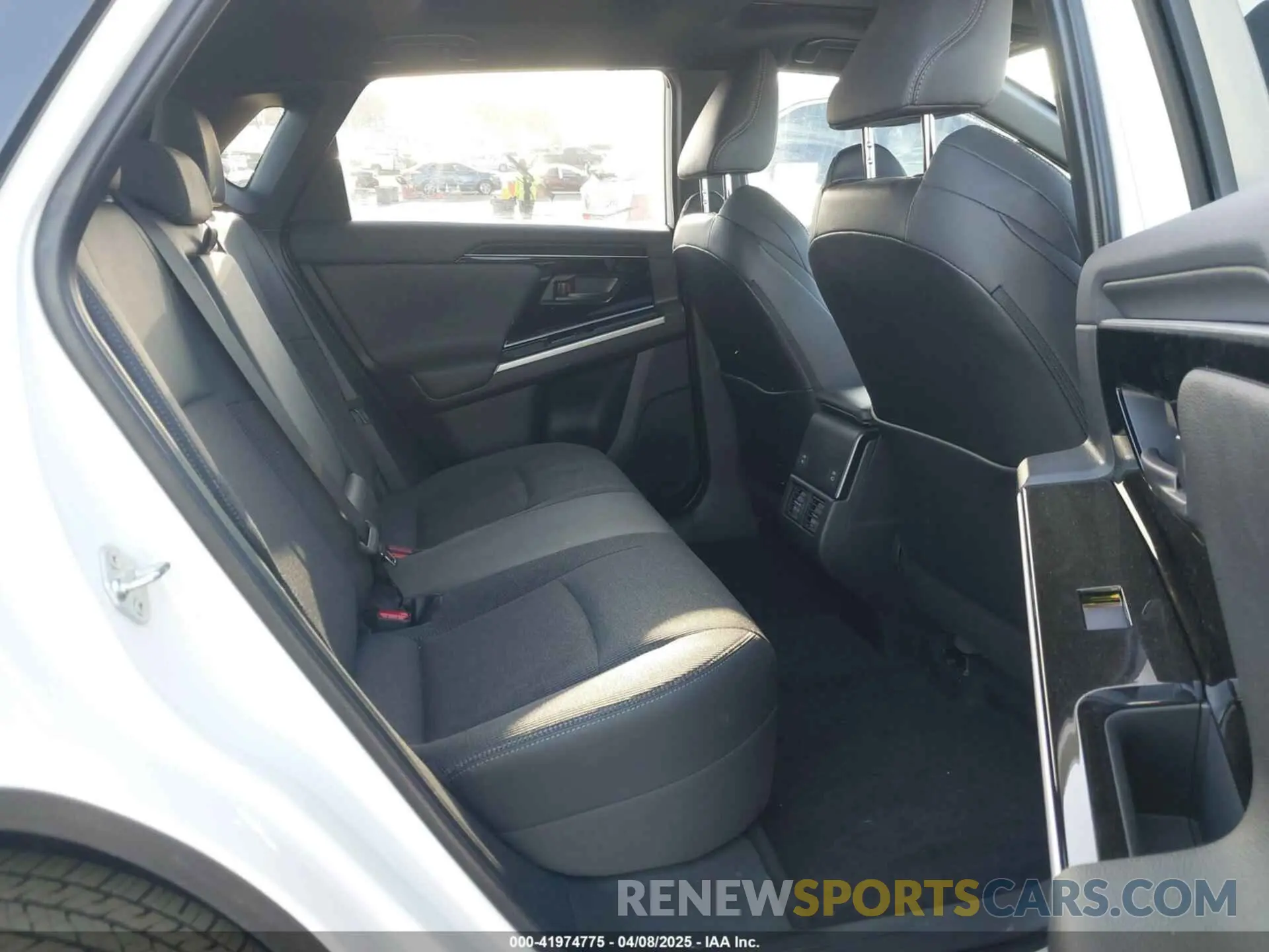 8 fotografías del automóvil dañado JTMAAAAA2RA052610 TOYOTA BZ4X 2024