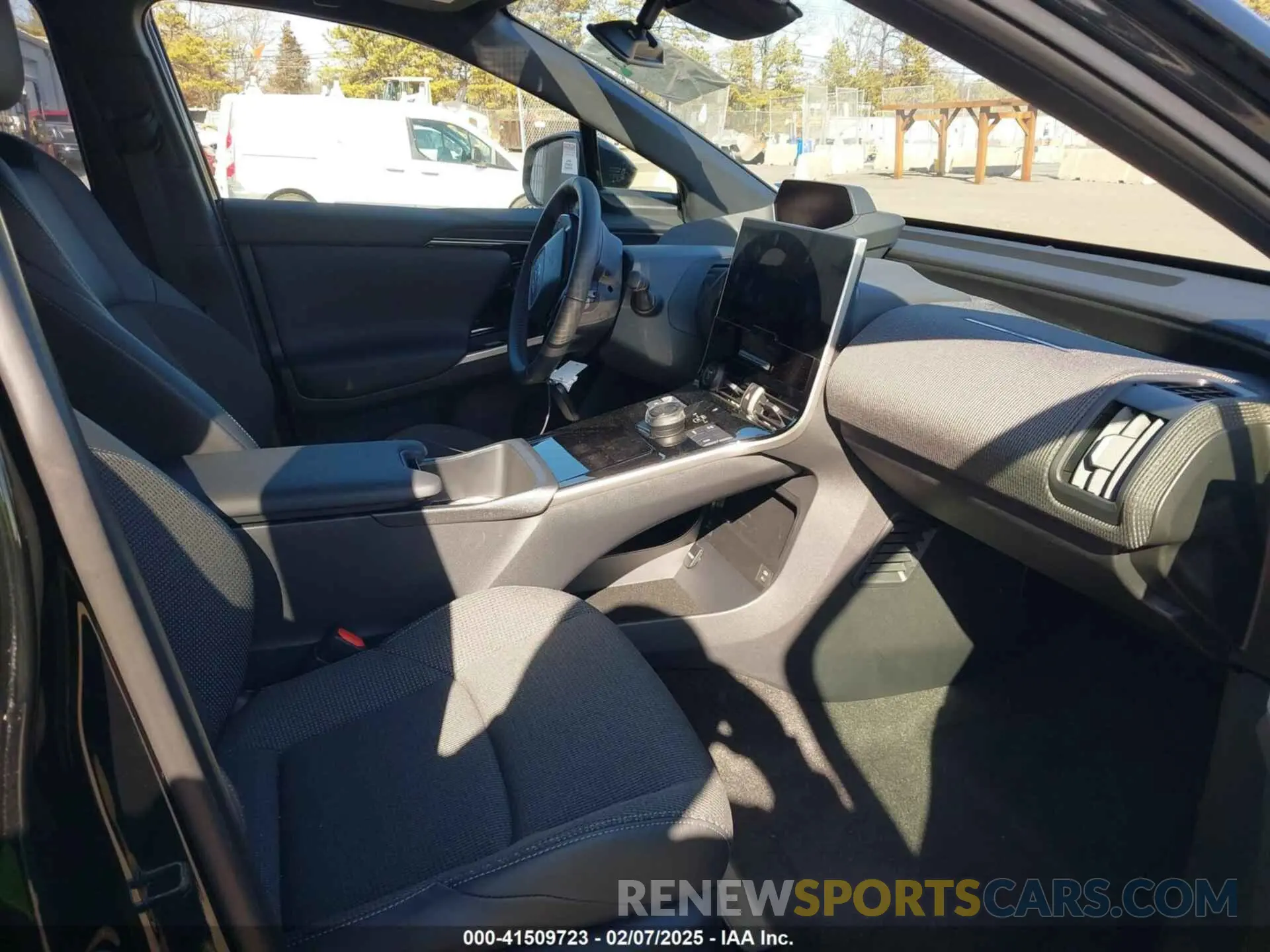 5 fotografías del automóvil dañado JTMAAAAA3RA043494 TOYOTA BZ4X 2024