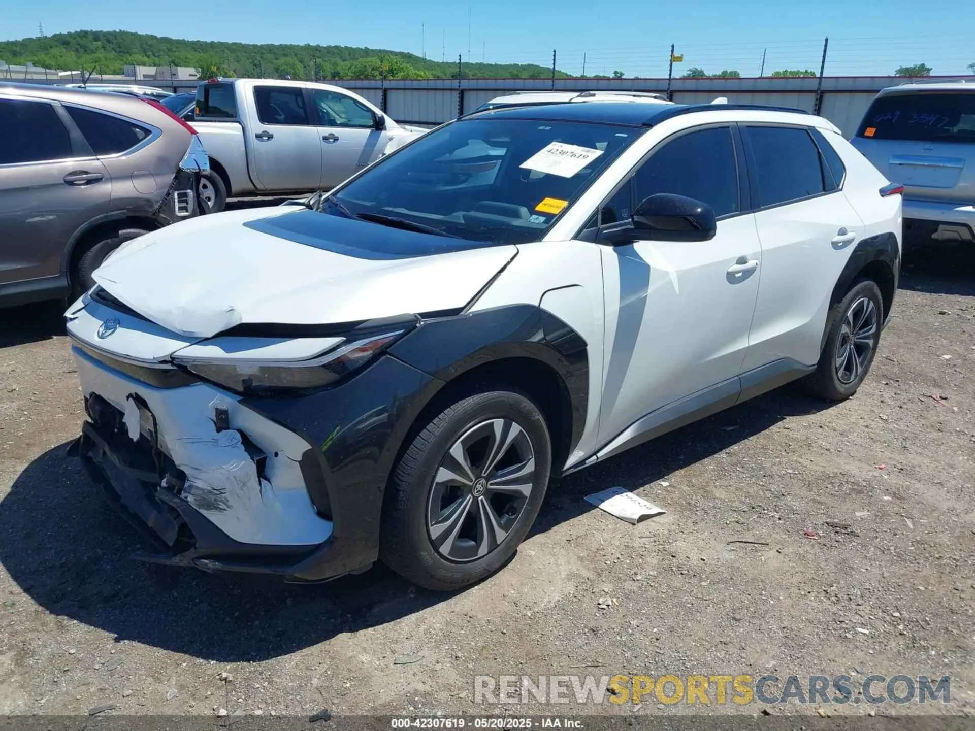 2 fotografías del automóvil dañado JTMAAAAA8RA033561 TOYOTA BZ4X 2024