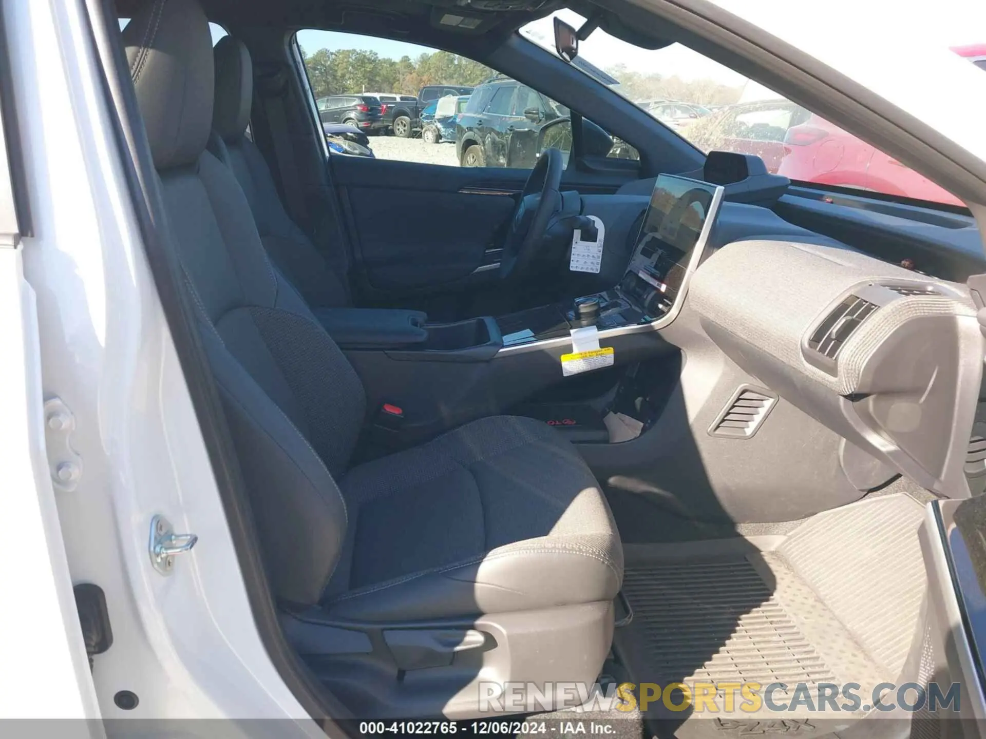 5 fotografías del automóvil dañado JTMAAAAAXRA041385 TOYOTA BZ4X 2024