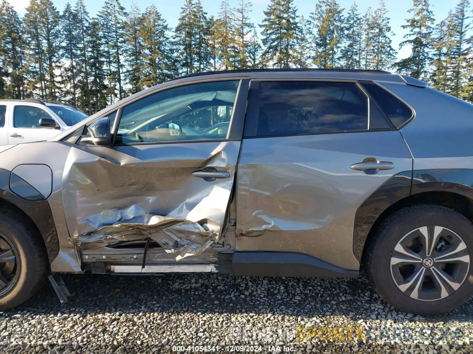 14 fotografías del automóvil dañado JTMABACA0RA068475 TOYOTA BZ4X 2024