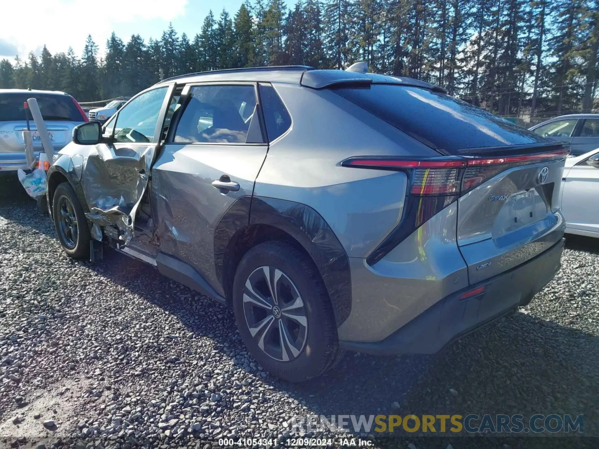 3 fotografías del automóvil dañado JTMABACA0RA068475 TOYOTA BZ4X 2024