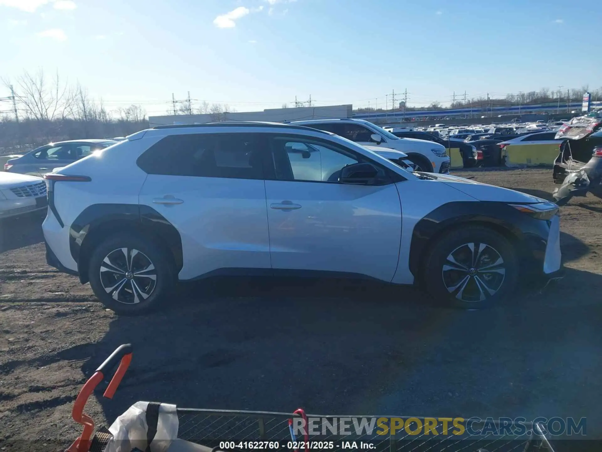 14 fotografías del automóvil dañado JTMABACA0RA074681 TOYOTA BZ4X 2024