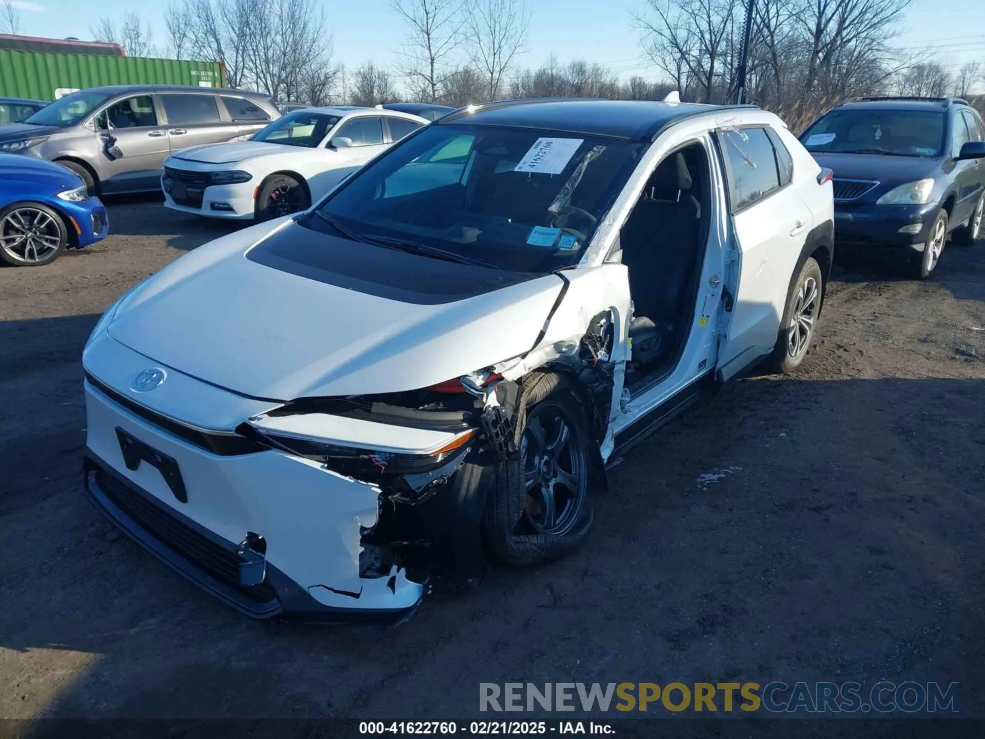 2 fotografías del automóvil dañado JTMABACA0RA074681 TOYOTA BZ4X 2024